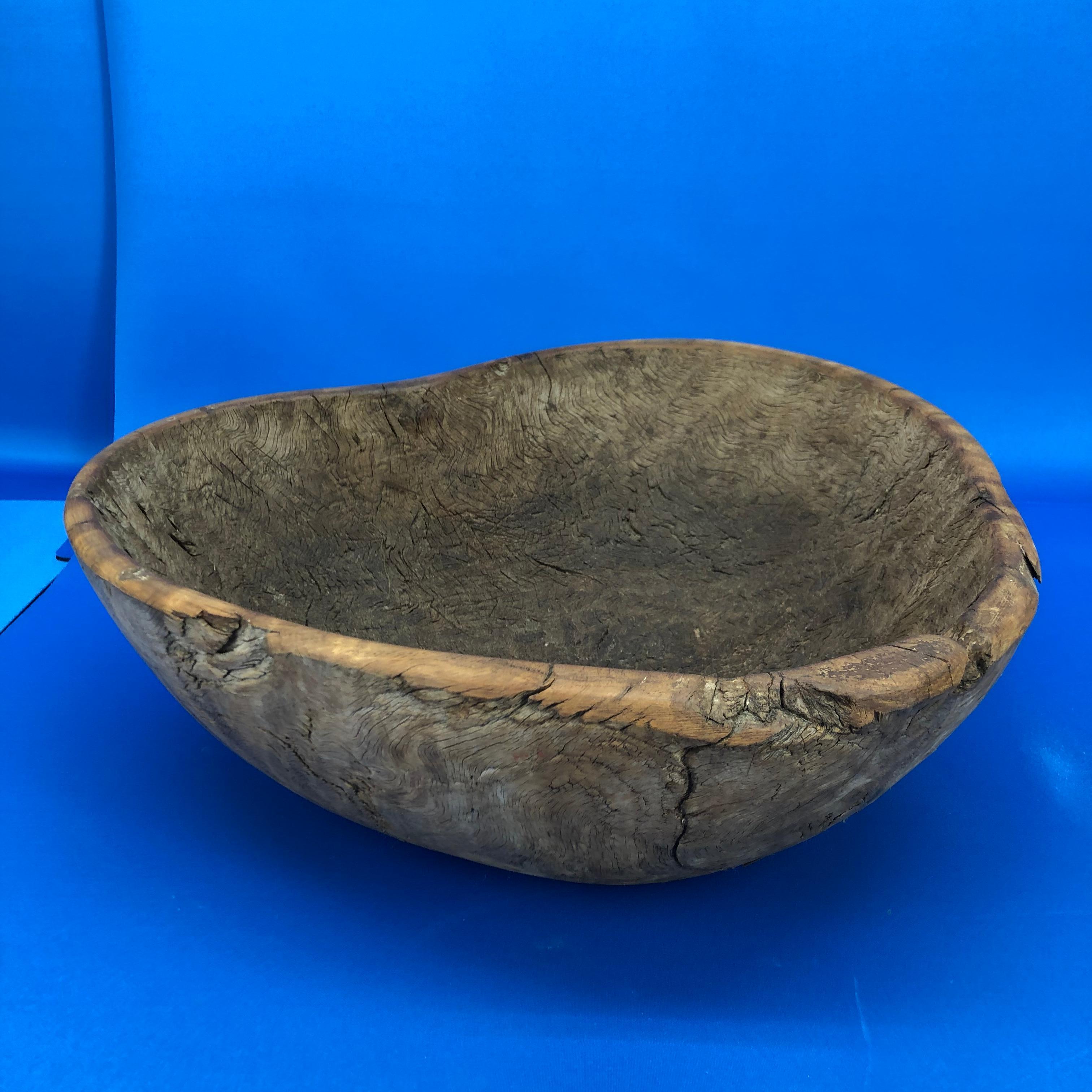 Early 19th Century Norwegian Wooden Heart Shaped Bowl 1