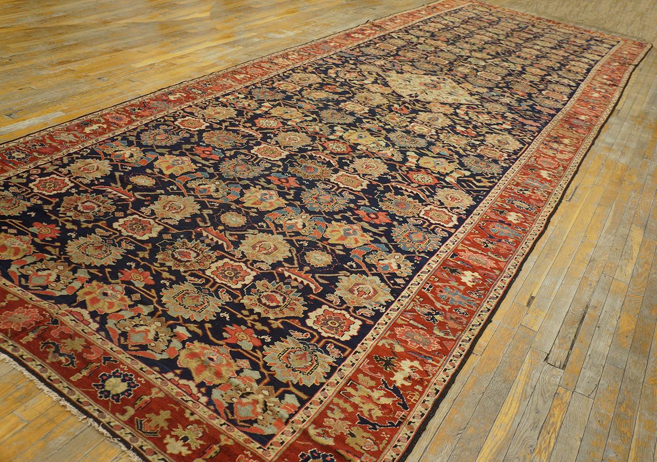 Inizio del XIX secolo N.W. Tappeto persiano Gallery.
Piccolo medaglione centrale con disegno a reticolo floreale. Sfondo navy e bordo rosso,  ( 6'10
