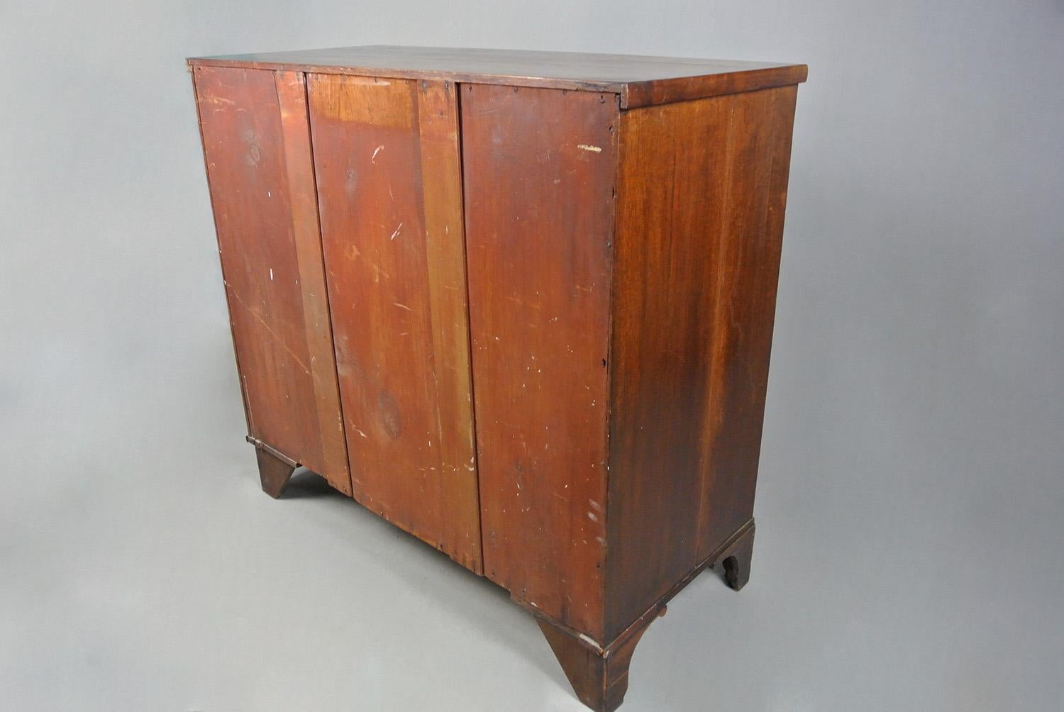 Early 19th Century Oak and Walnut Crossbanded Chest of Drawers c. 1840 3