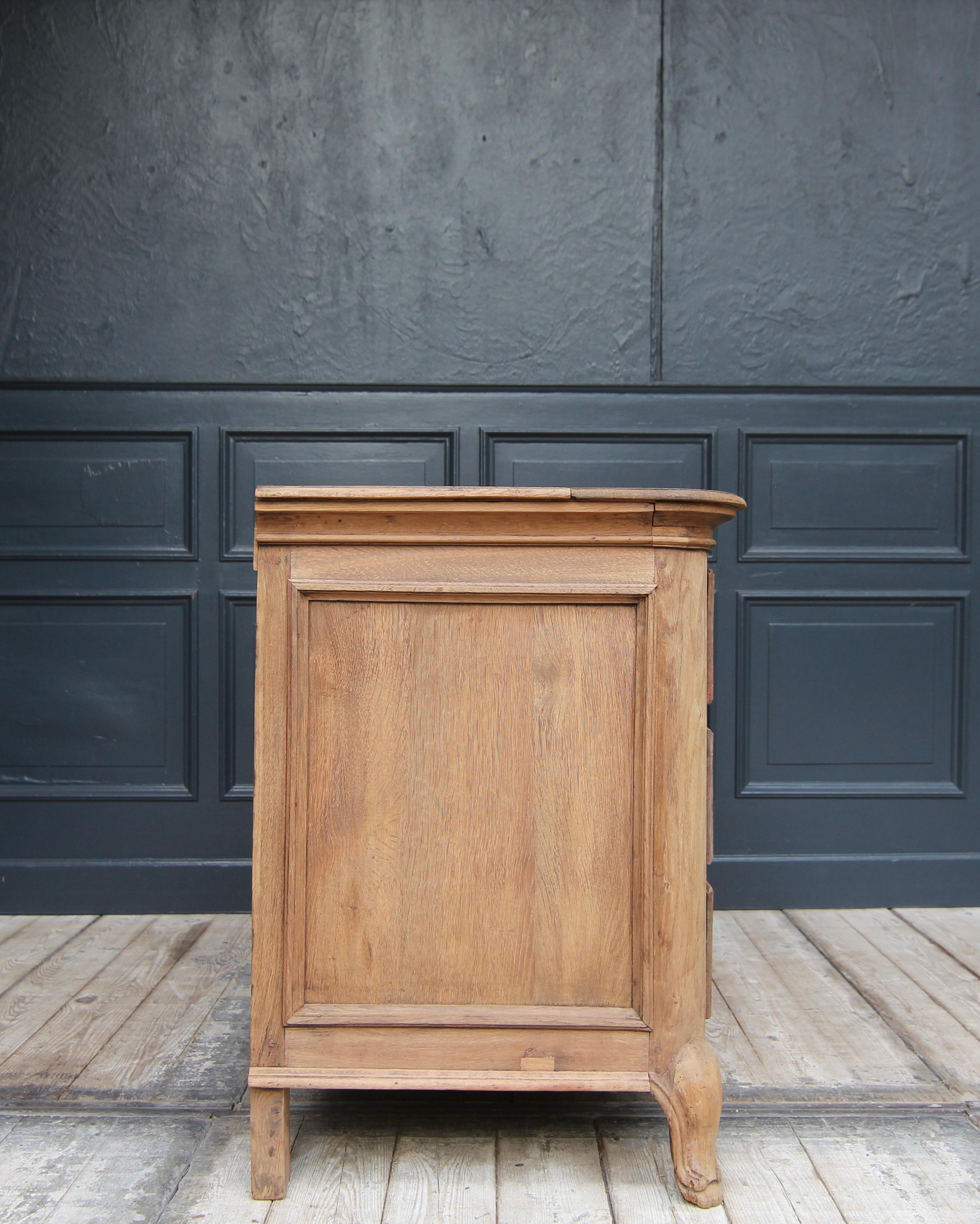 Early 19th Century Oak Chest of Drawers 16
