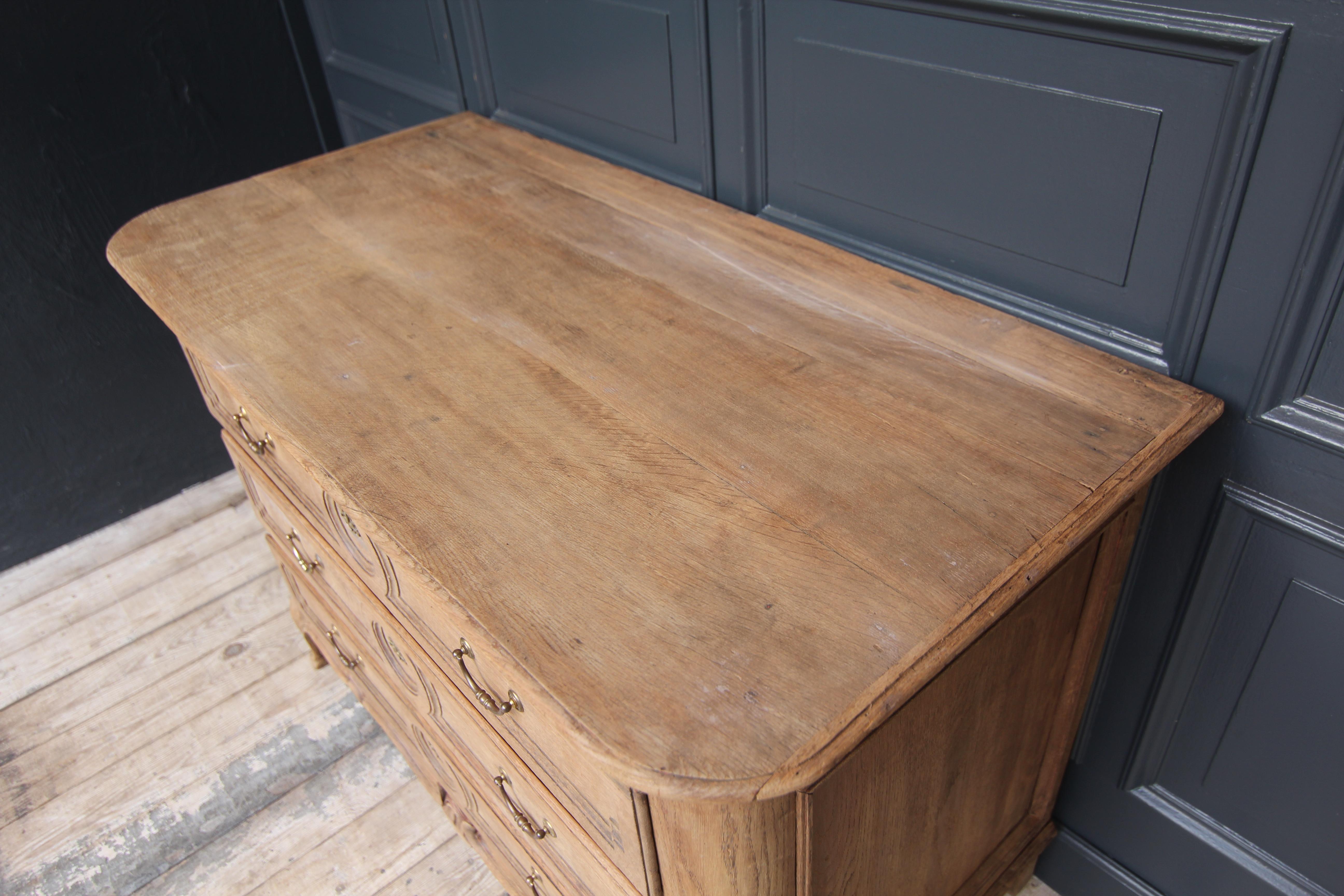 Early 19th Century Oak Chest of Drawers 3