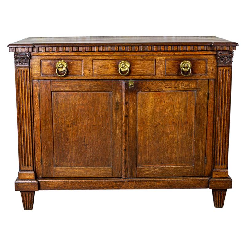 Early-19th Century Oak Commode Vanity in Brown with Three Drawers