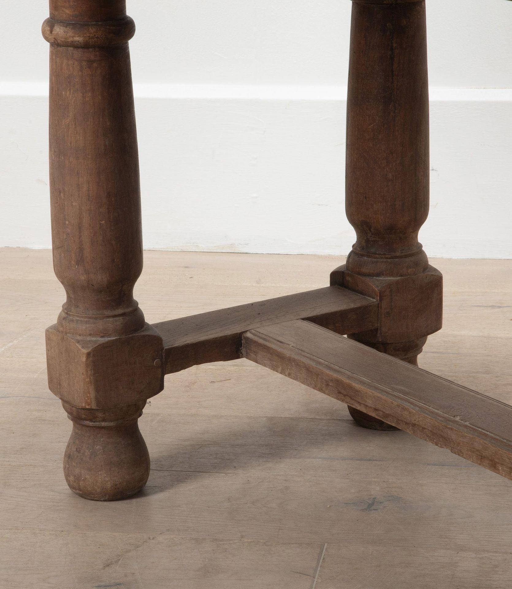 Early 19th Century Oak Dining Table For Sale 8
