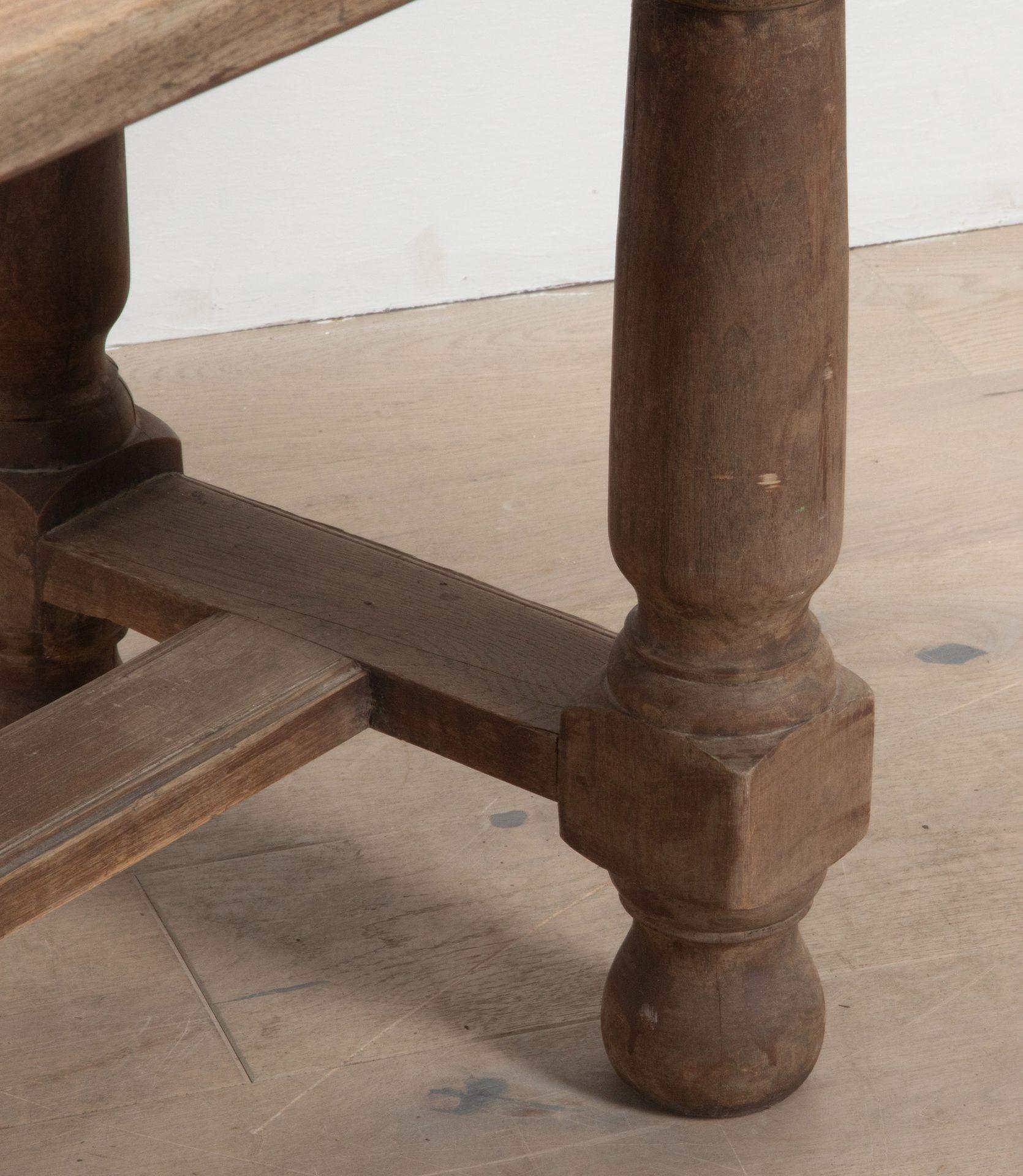 Early 19th Century Oak Dining Table For Sale 3