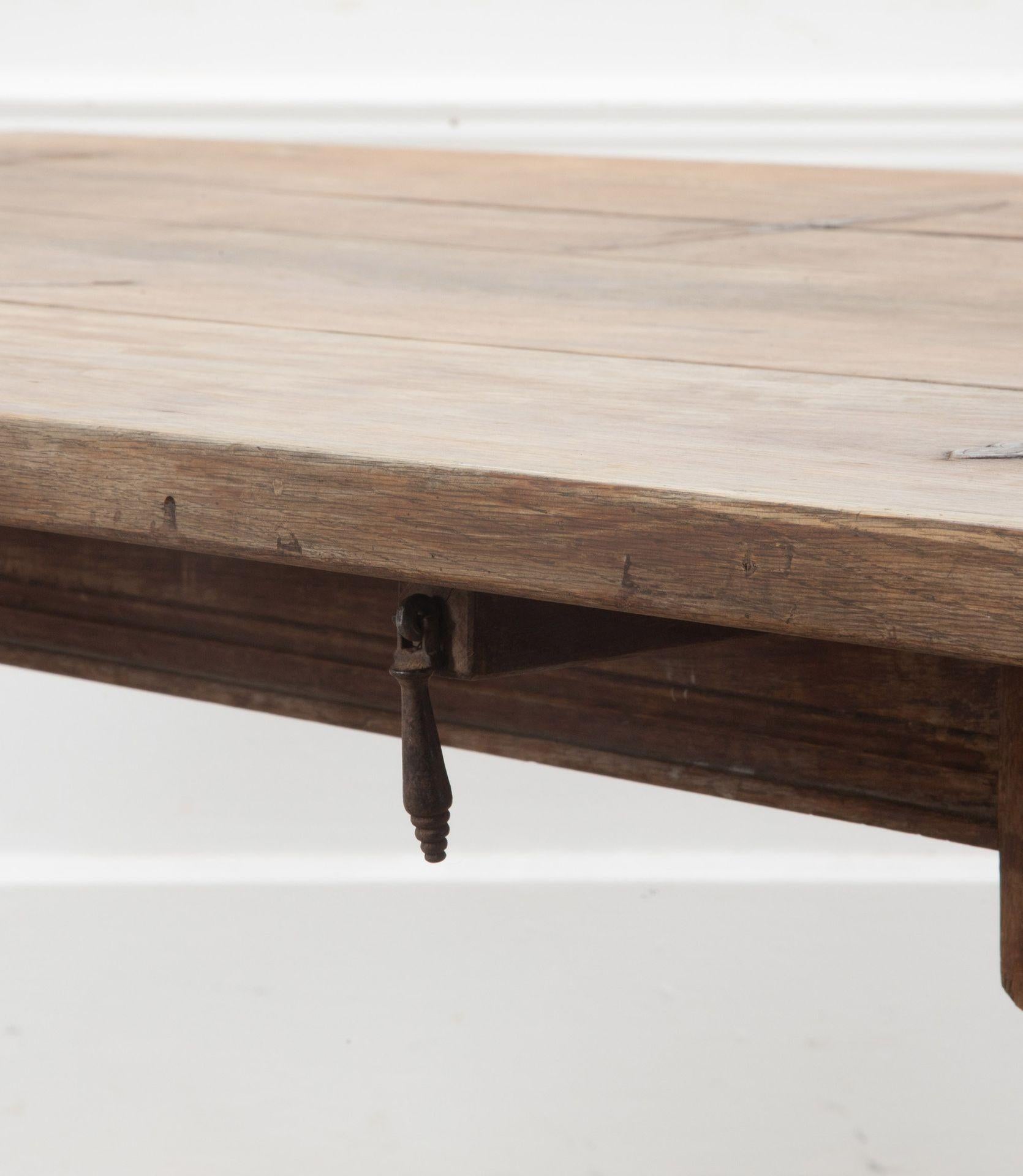 Early 19th Century Oak Dining Table For Sale 6