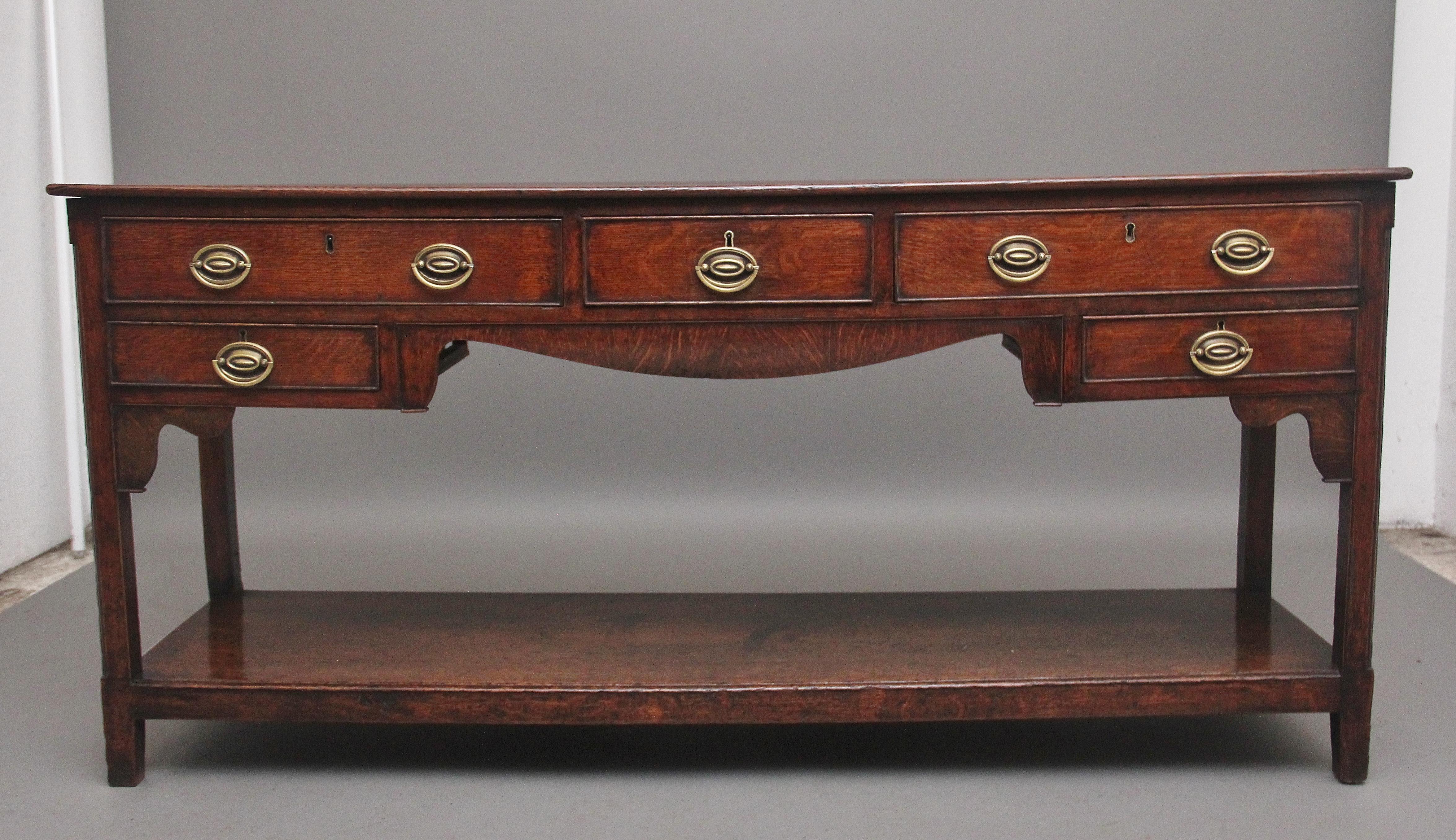 Early 19th Century oak dresser base For Sale 3