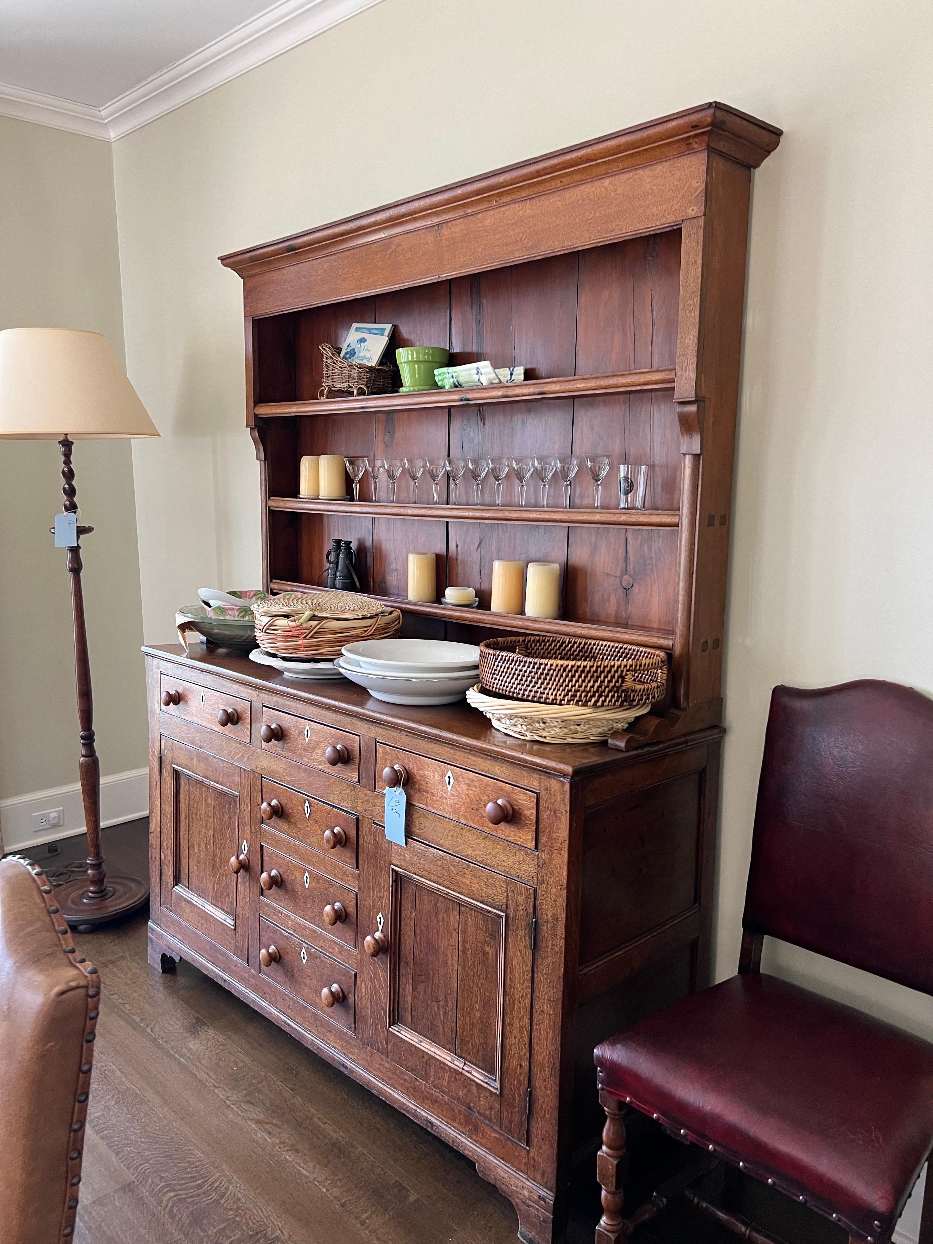 Early 19th Century Oak Welsh Hutch Cupboard In Good Condition In Southampton, NY
