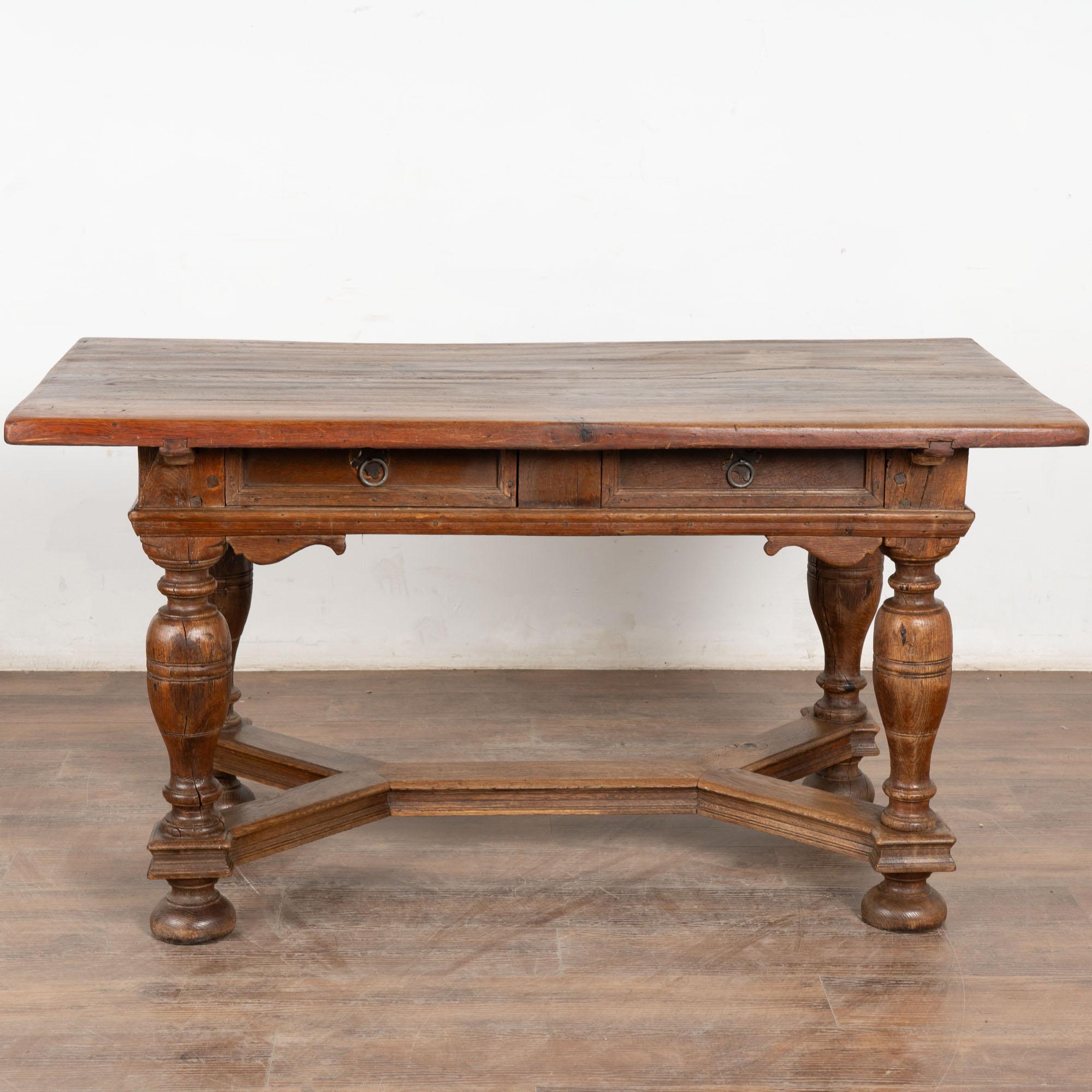 Danois Table de bibliothèque réfectoire en Oak du début du 19ème siècle avec deux tiroirs en vente
