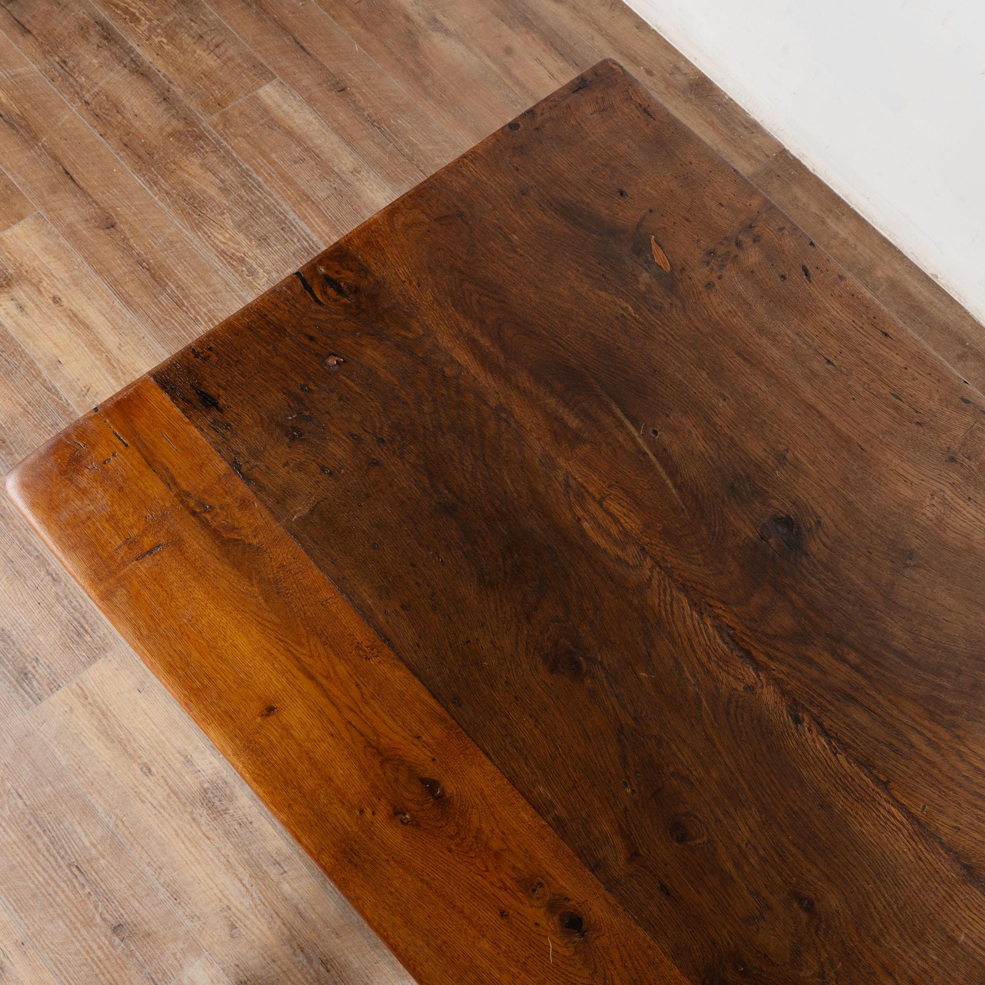 XIXe siècle Table de bibliothèque réfectoire en Oak du début du 19ème siècle avec deux tiroirs en vente