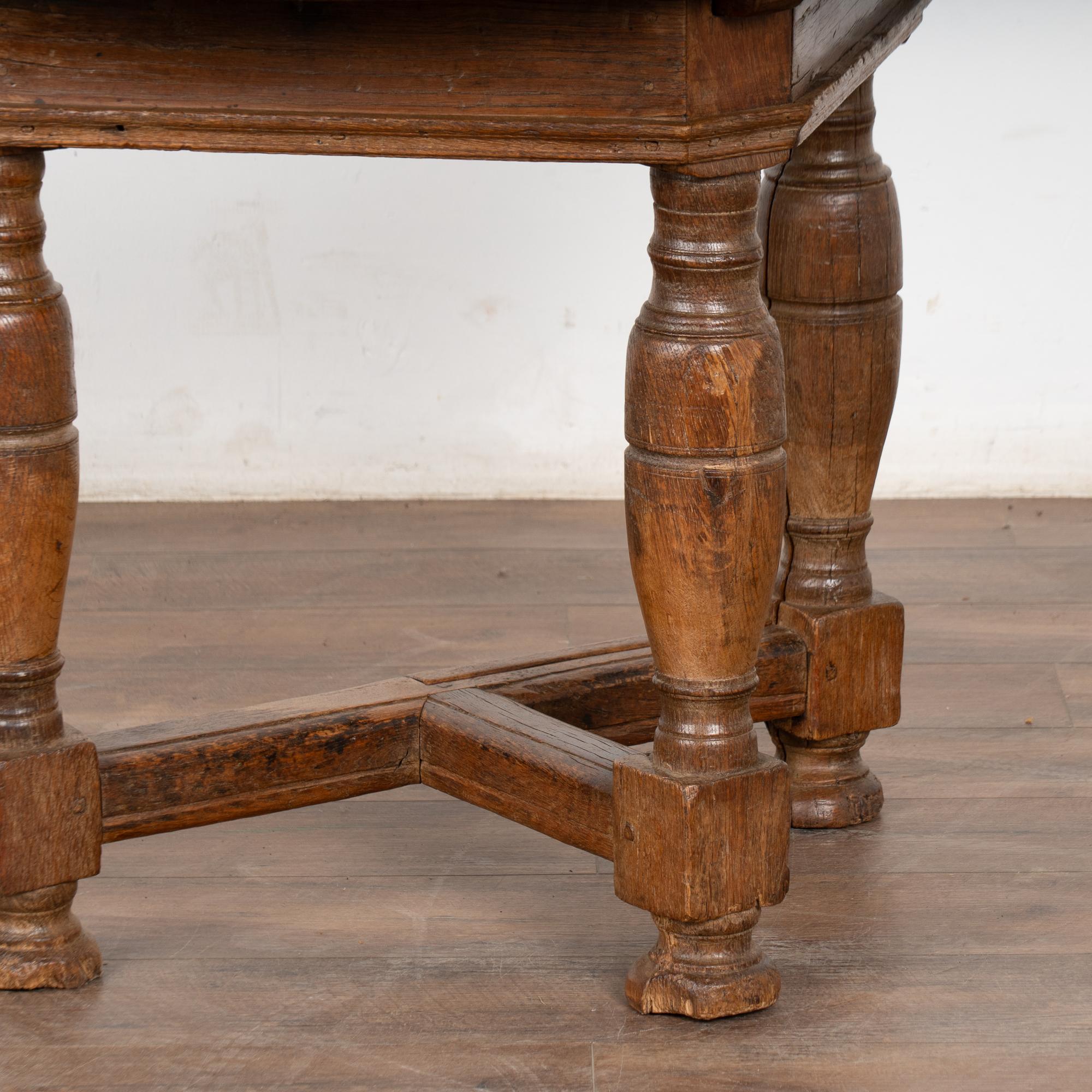 Early 19th Century Oak Round Drop Leaf Gate Leg Table Console For Sale 8