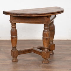 Early 19th Century Oak Round Drop Leaf Gate Leg Table Console