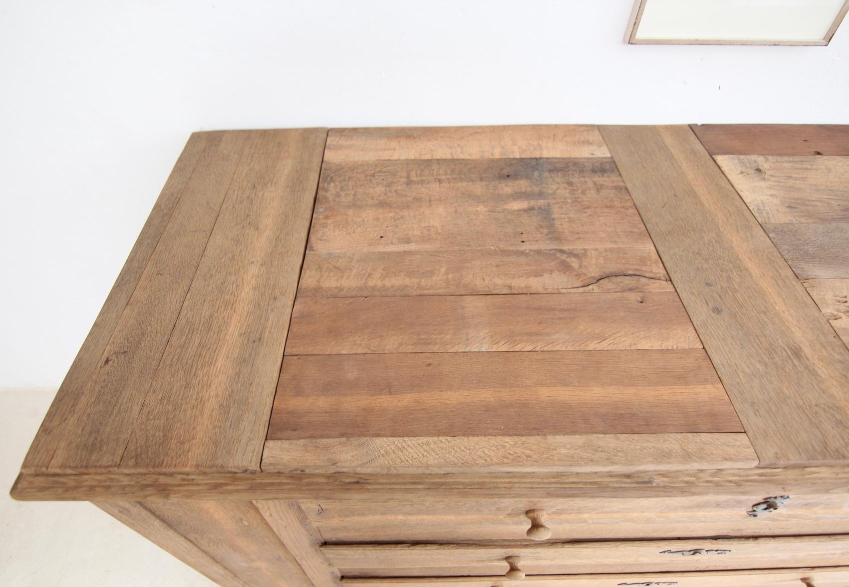 Sakristei-Schubladenschrank aus Eiche aus dem frühen 19. im Angebot 10