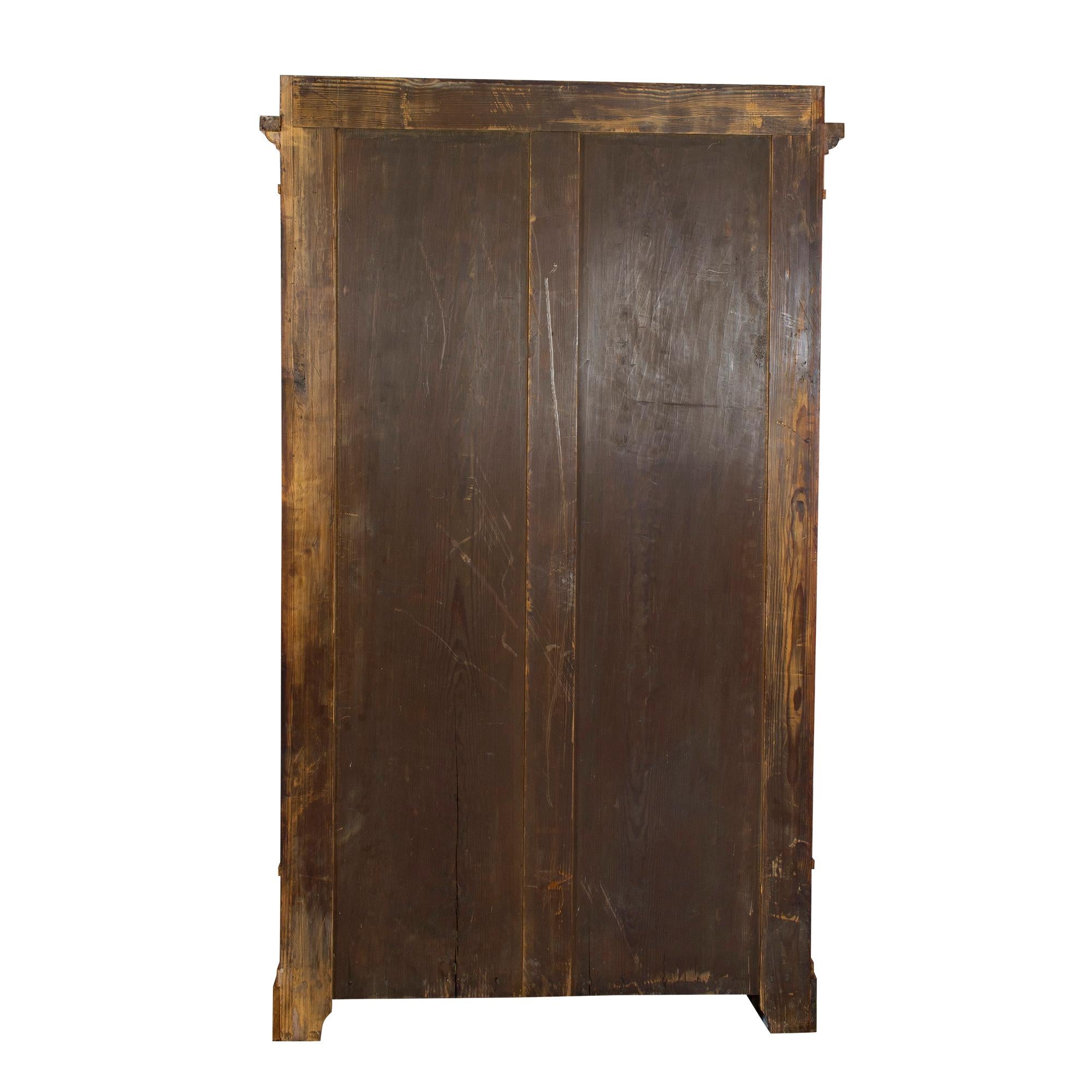 Early 19th Century One-Door Biedermeier Flamed Birch Armoire / Cabinet In Good Condition For Sale In Darmstadt, DE