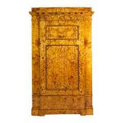 Armoire / Cabinet Biedermeier à une porte en bouleau flammé du début du 19ème siècle