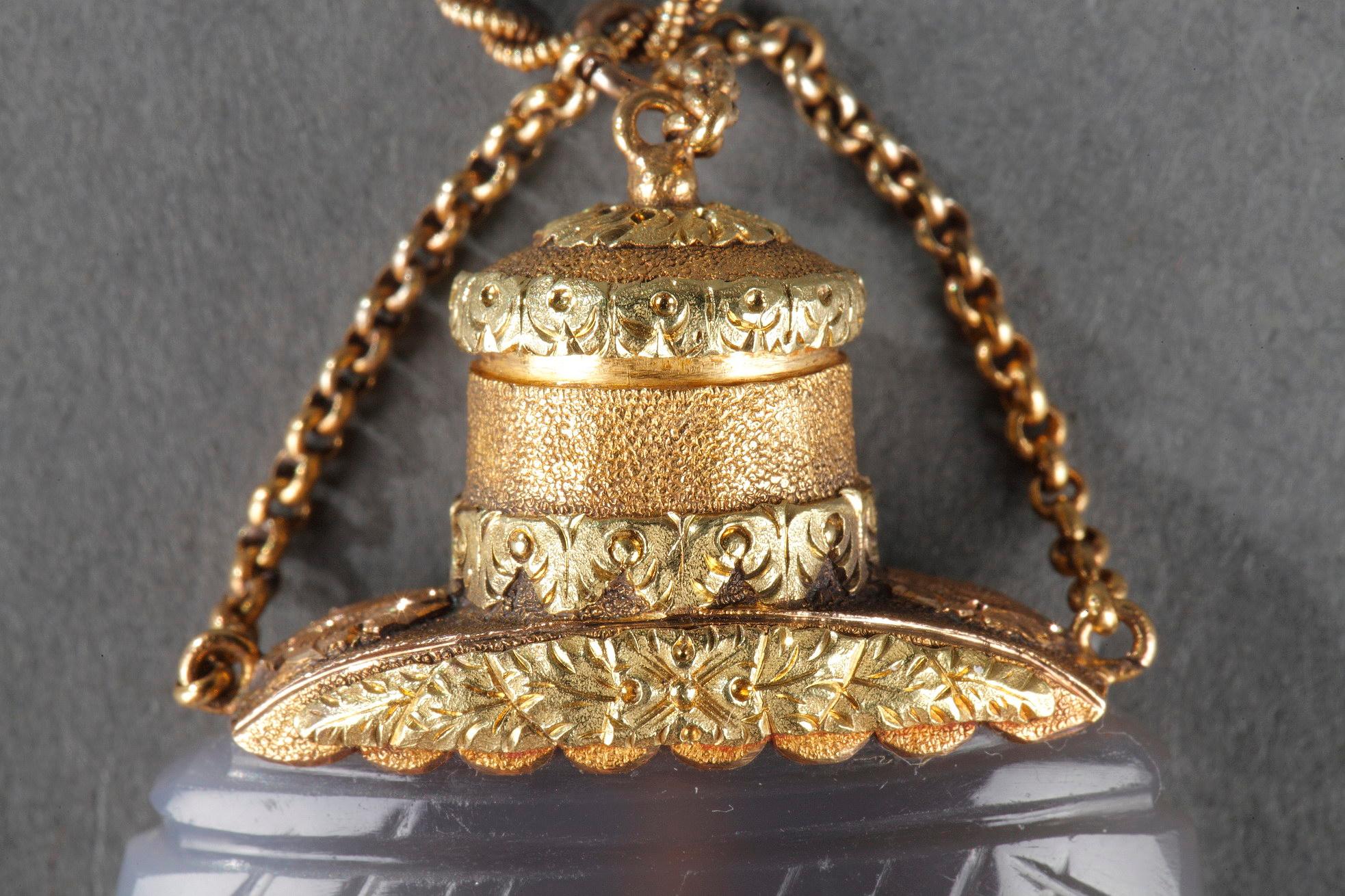 Opalfarbener Parfümflasche aus dem frühen 19. Jahrhundert mit Gold im Zustand „Gut“ im Angebot in Paris, FR