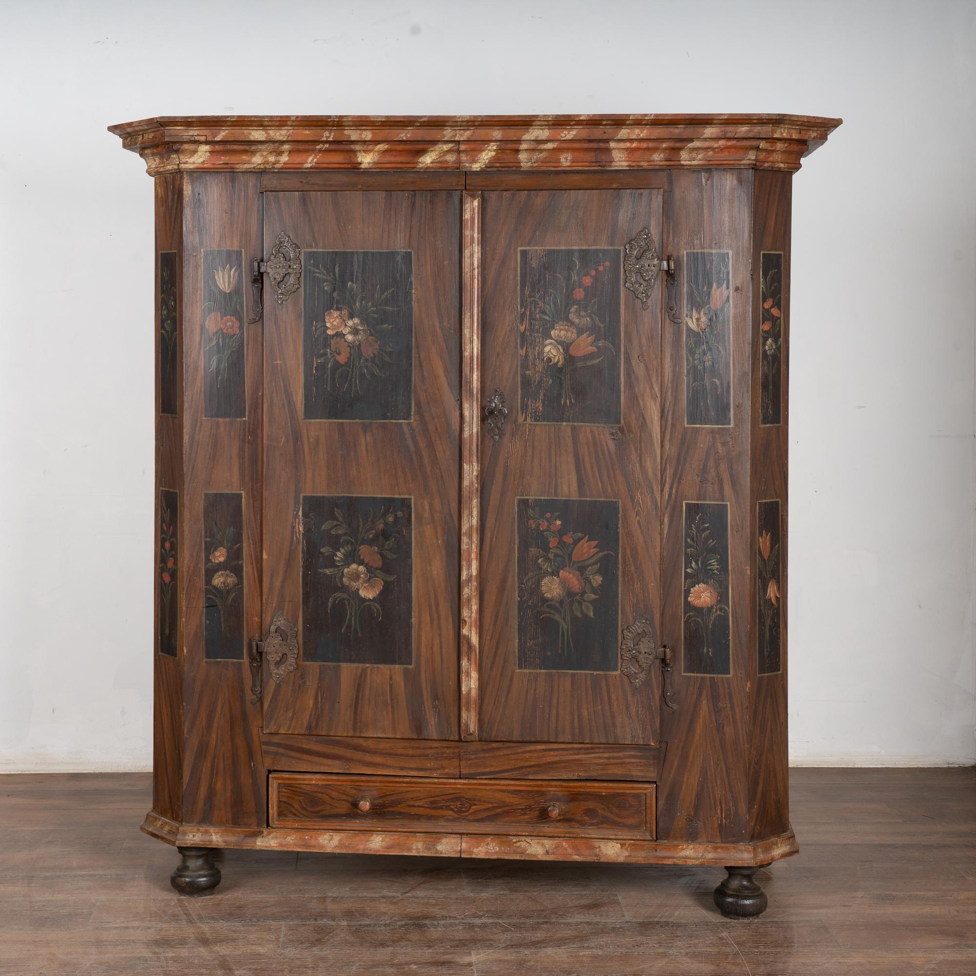 Austriaco Armoire a ribalta originale del primo Ottocento dipinto con fiori, Austria in vendita
