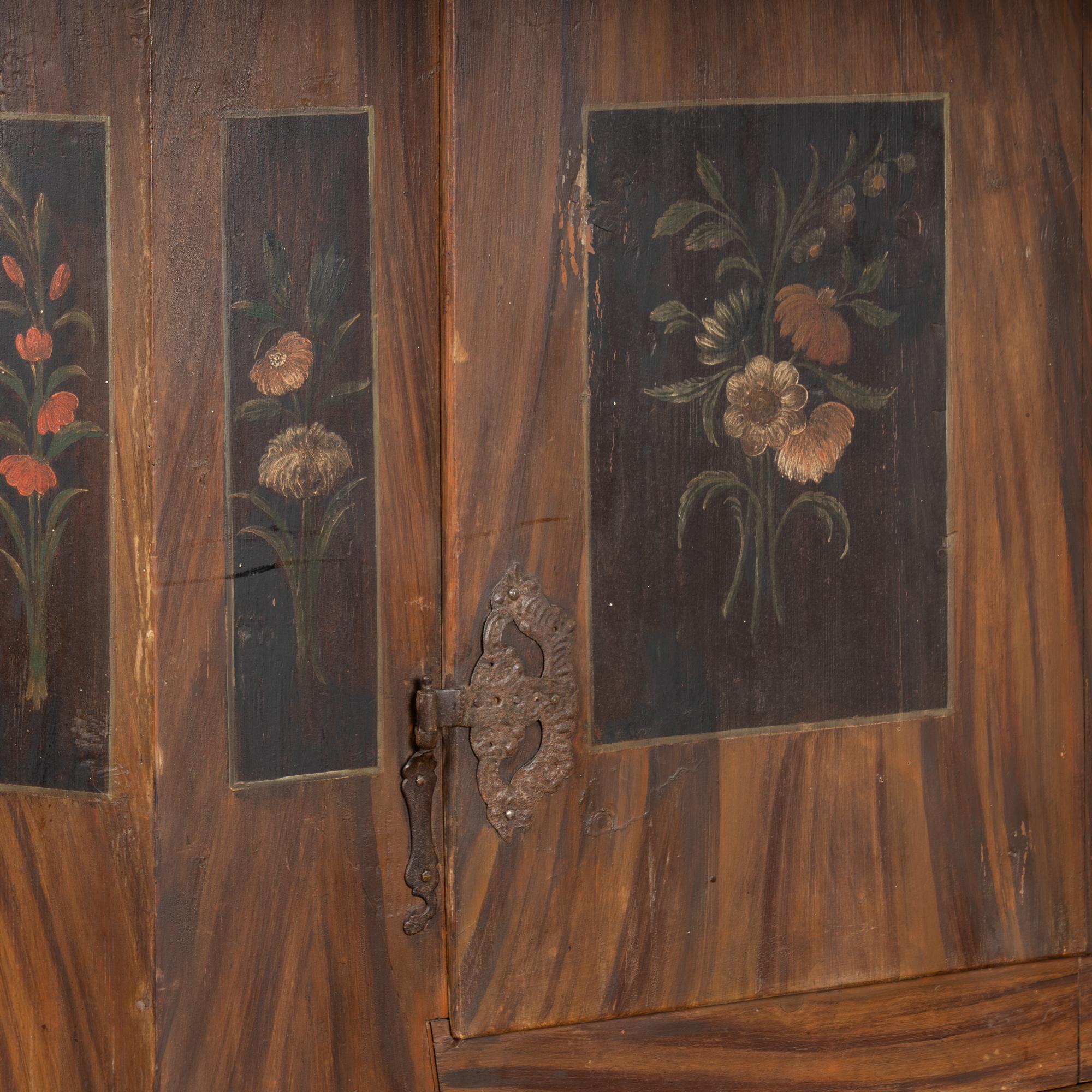 Pino Armoire a ribalta originale del primo Ottocento dipinto con fiori, Austria in vendita