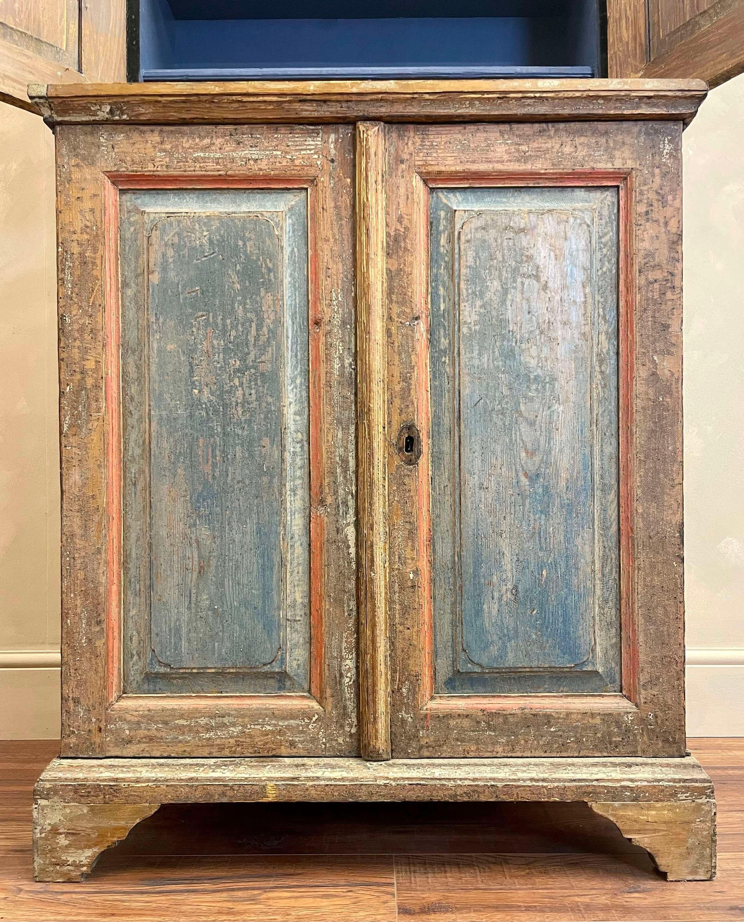 Early 19th Century Original Painted Gustavian Cupboard / Buffet Deux Corps For Sale 2