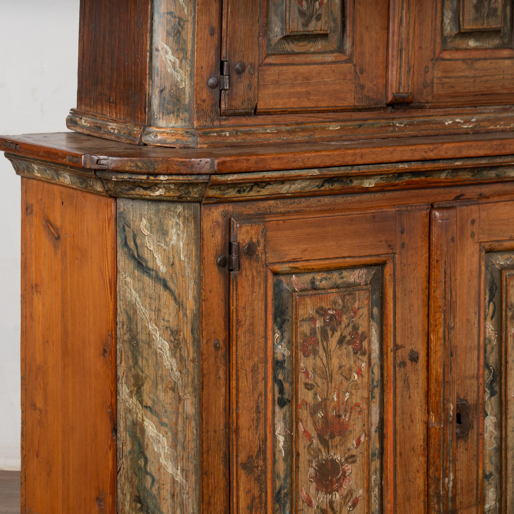 Armoire suédoise en pin peint du début du 19e siècle en vente 3