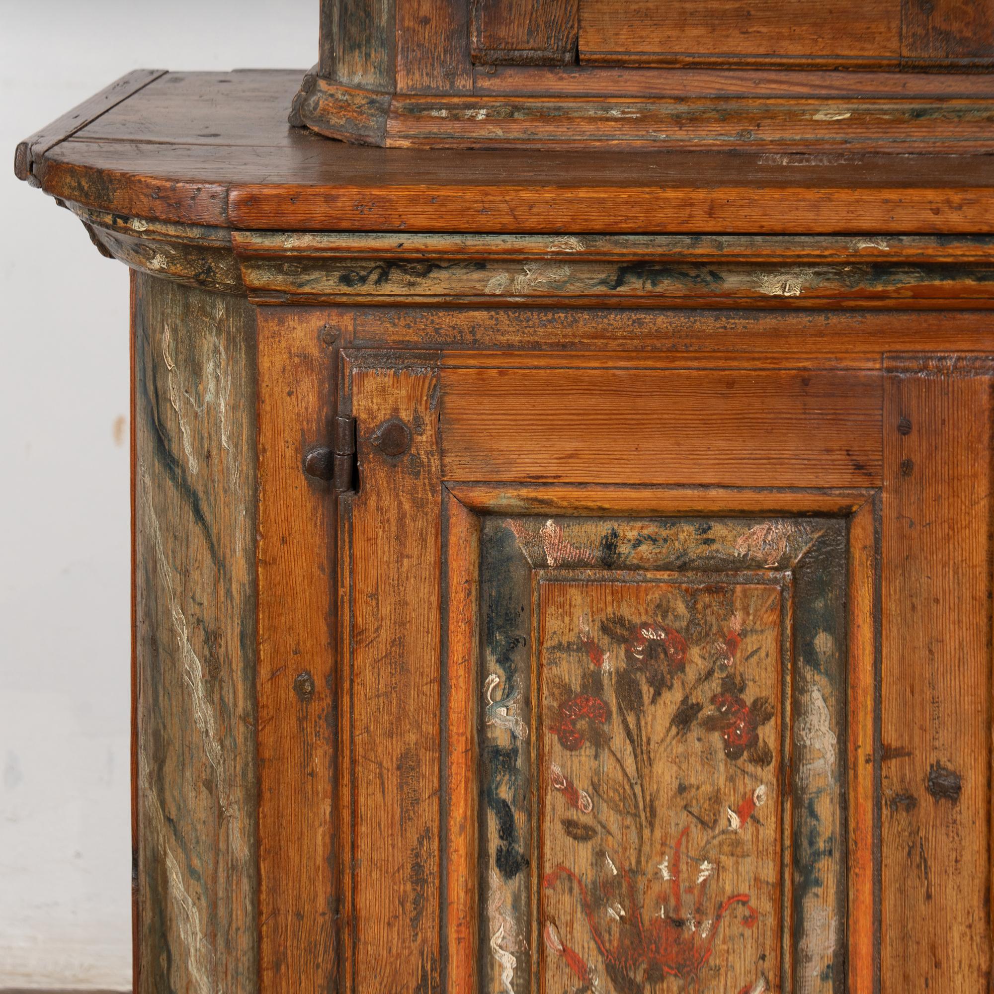 Armoire suédoise en pin peint du début du 19e siècle en vente 4