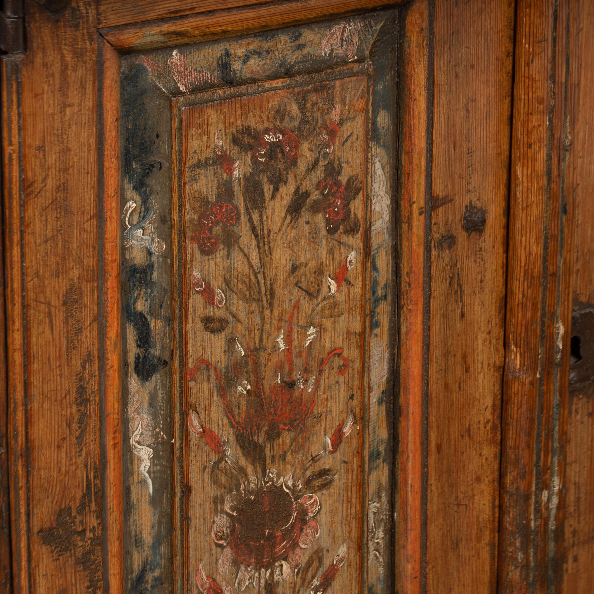 Armoire suédoise en pin peint du début du 19e siècle en vente 9