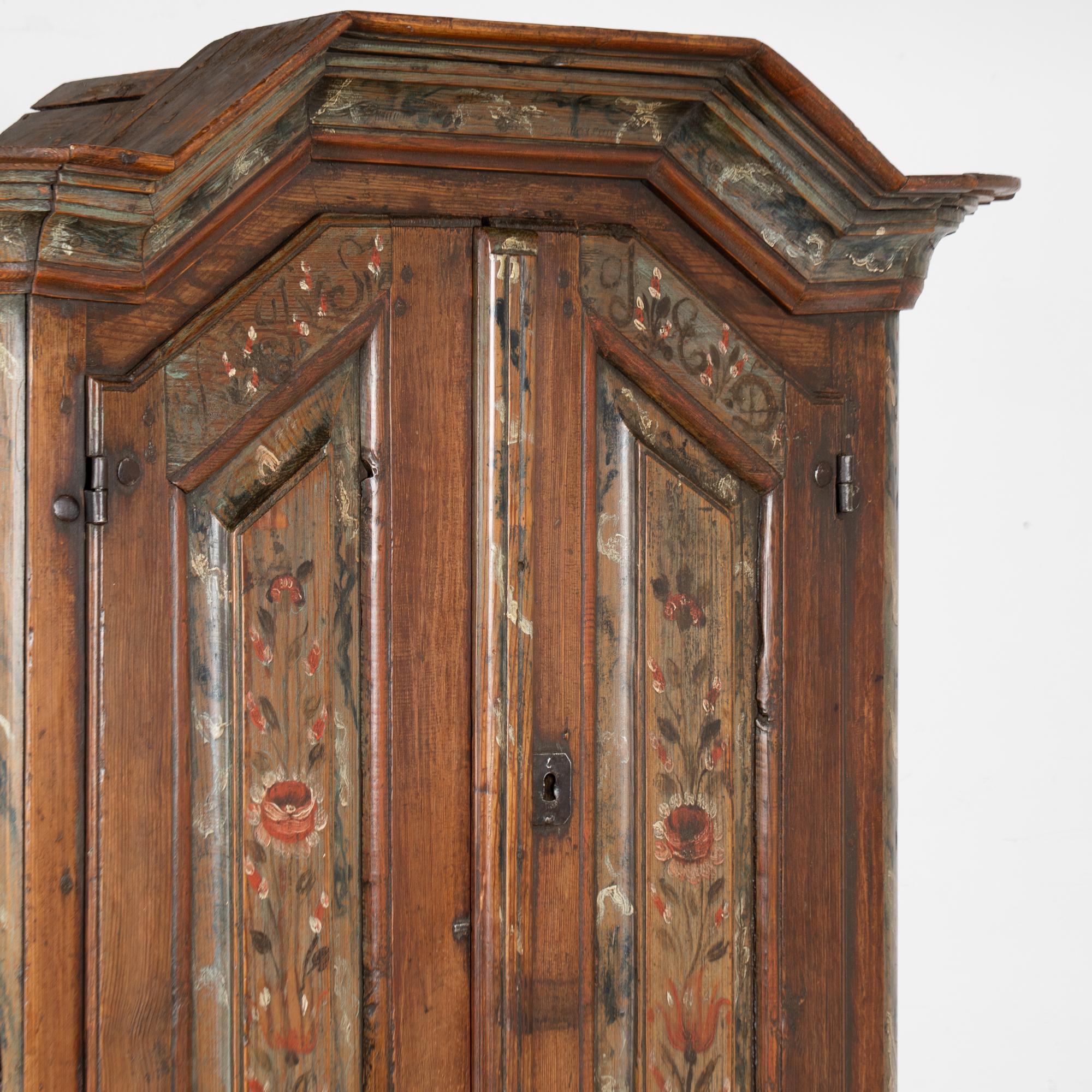 XIXe siècle Armoire suédoise en pin peint du début du 19e siècle en vente