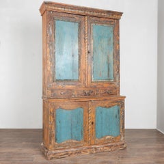 Armadio alto svedese in pino dipinto originale dell'inizio del XIX secolo