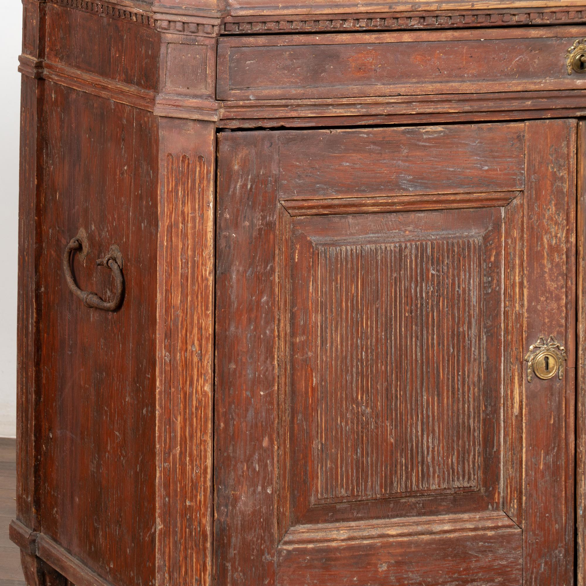 Early 19th Century Original Red Painted Swedish Pine Sideboard Buffet en vente 5