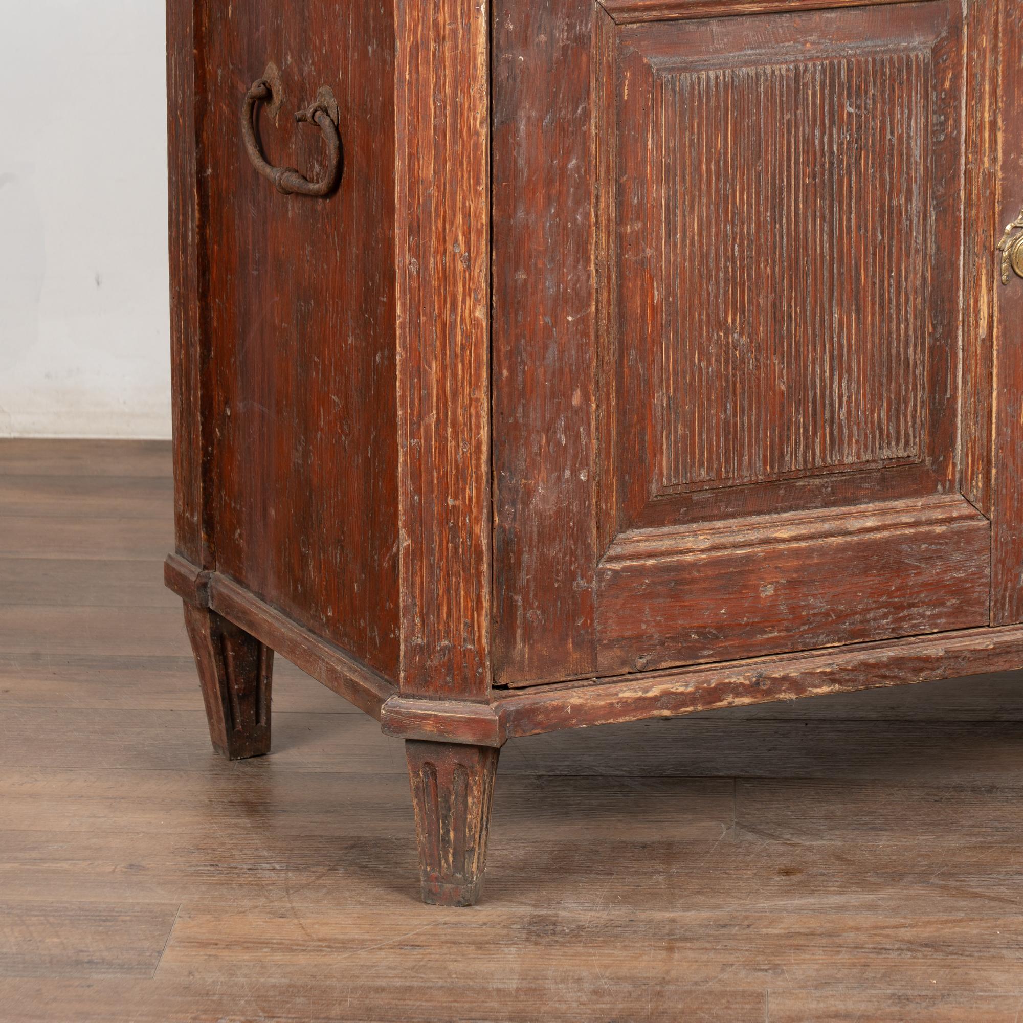 Early 19th Century Original Red Painted Swedish Pine Sideboard Buffet en vente 7