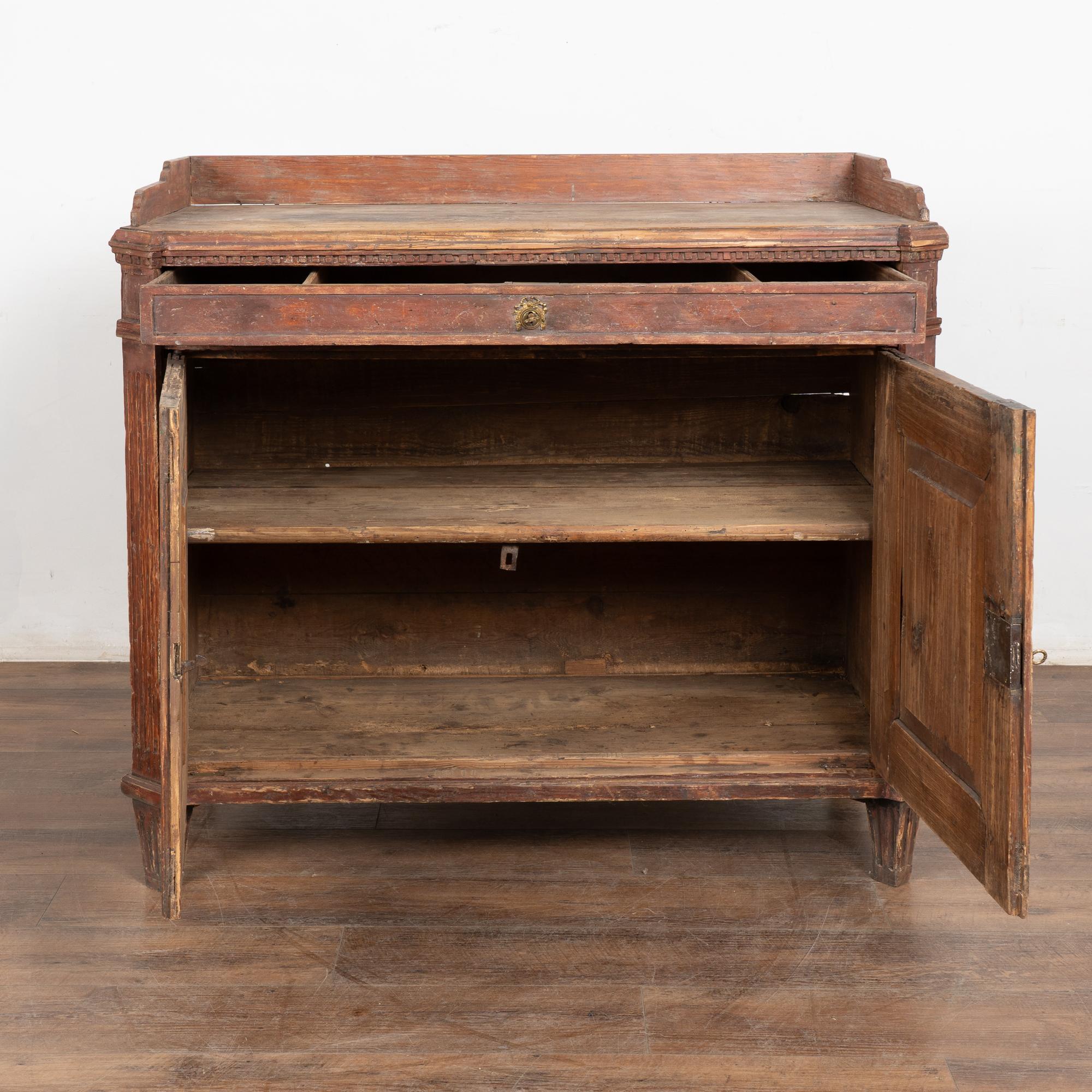 Country Early 19th Century Original Red Painted Swedish Pine Sideboard Buffet en vente