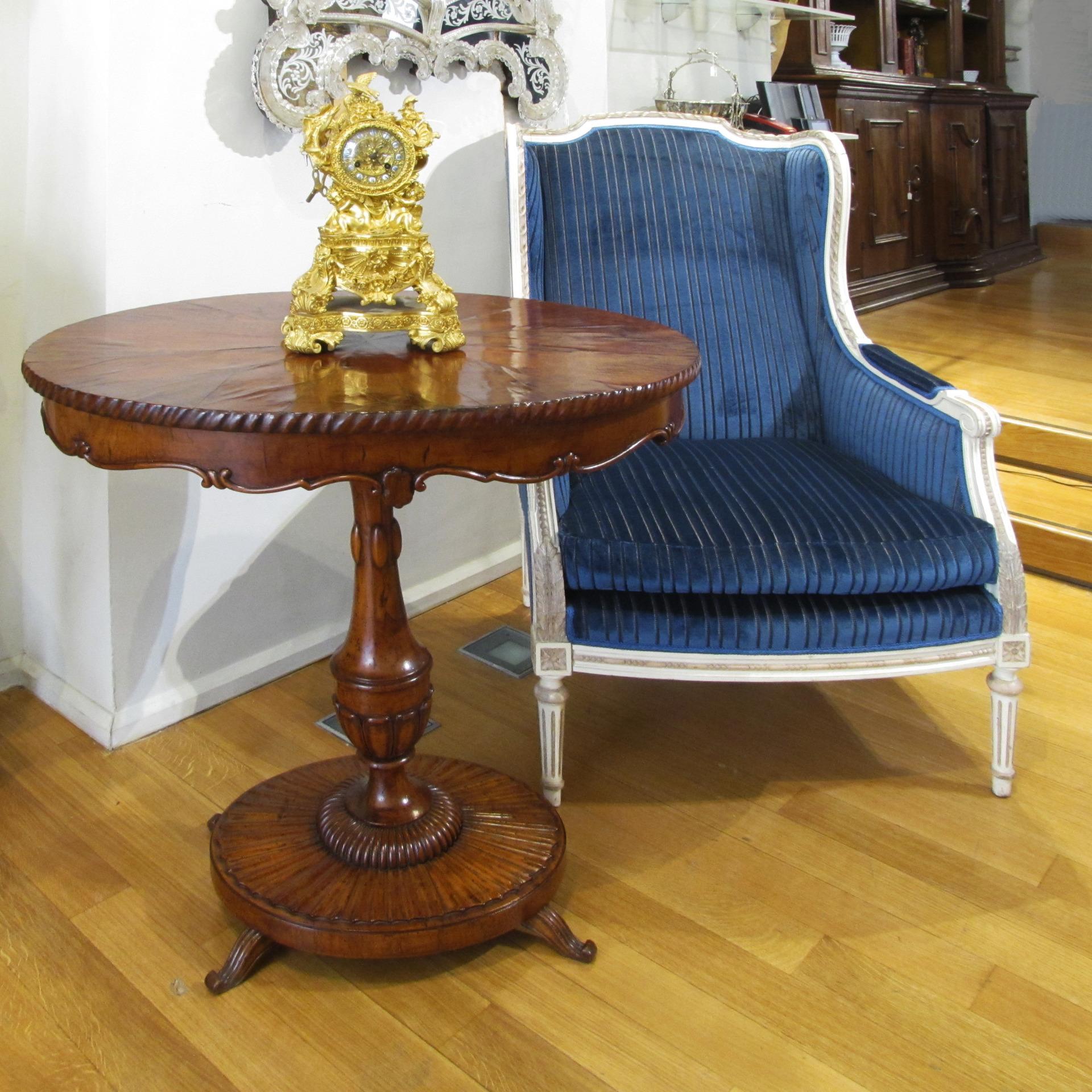 EARLY 19th CENTURY OVAL COFFEE TABLE For Sale 2