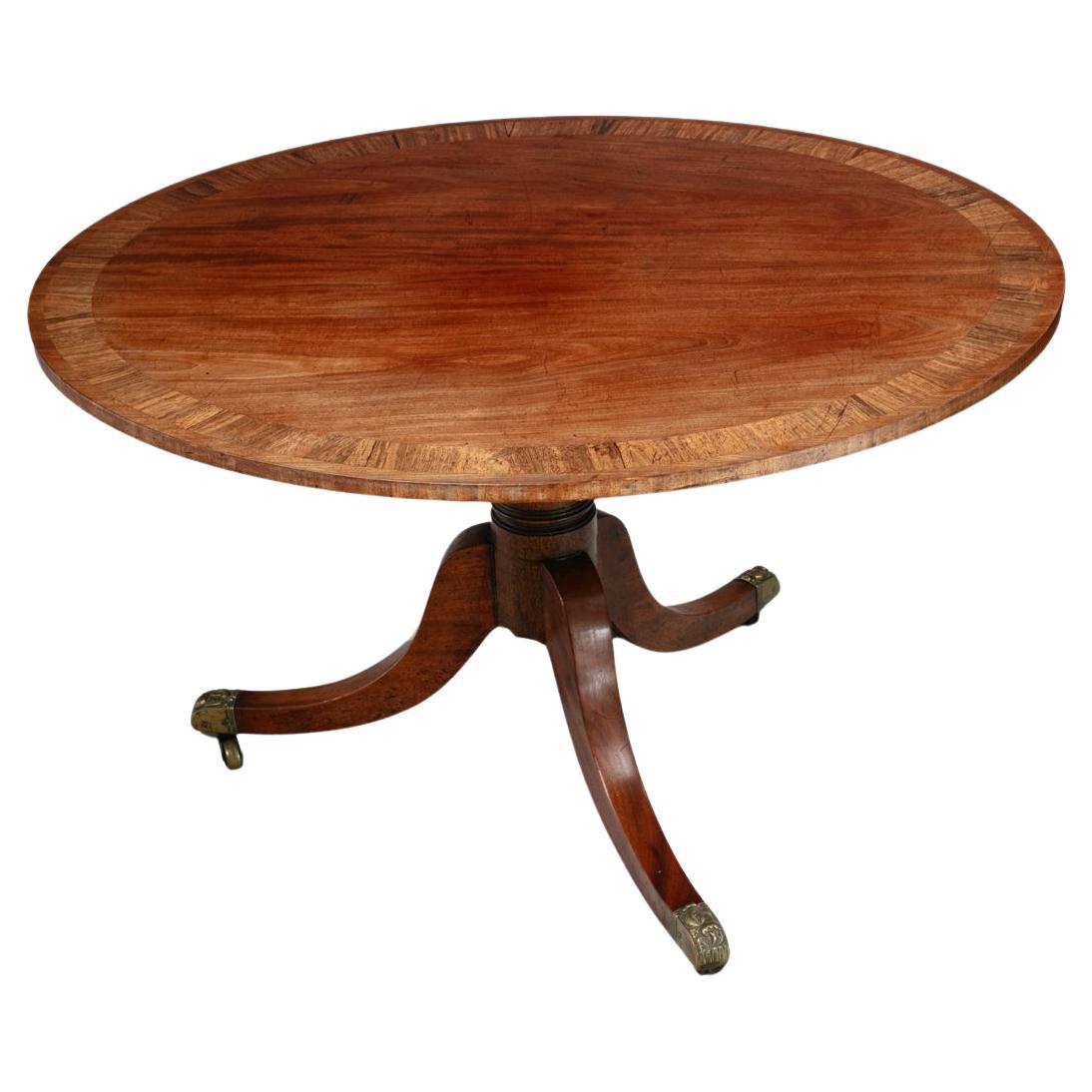 Table à déjeuner ovale en acajou et palissandre du début du 19e siècle Up&Up