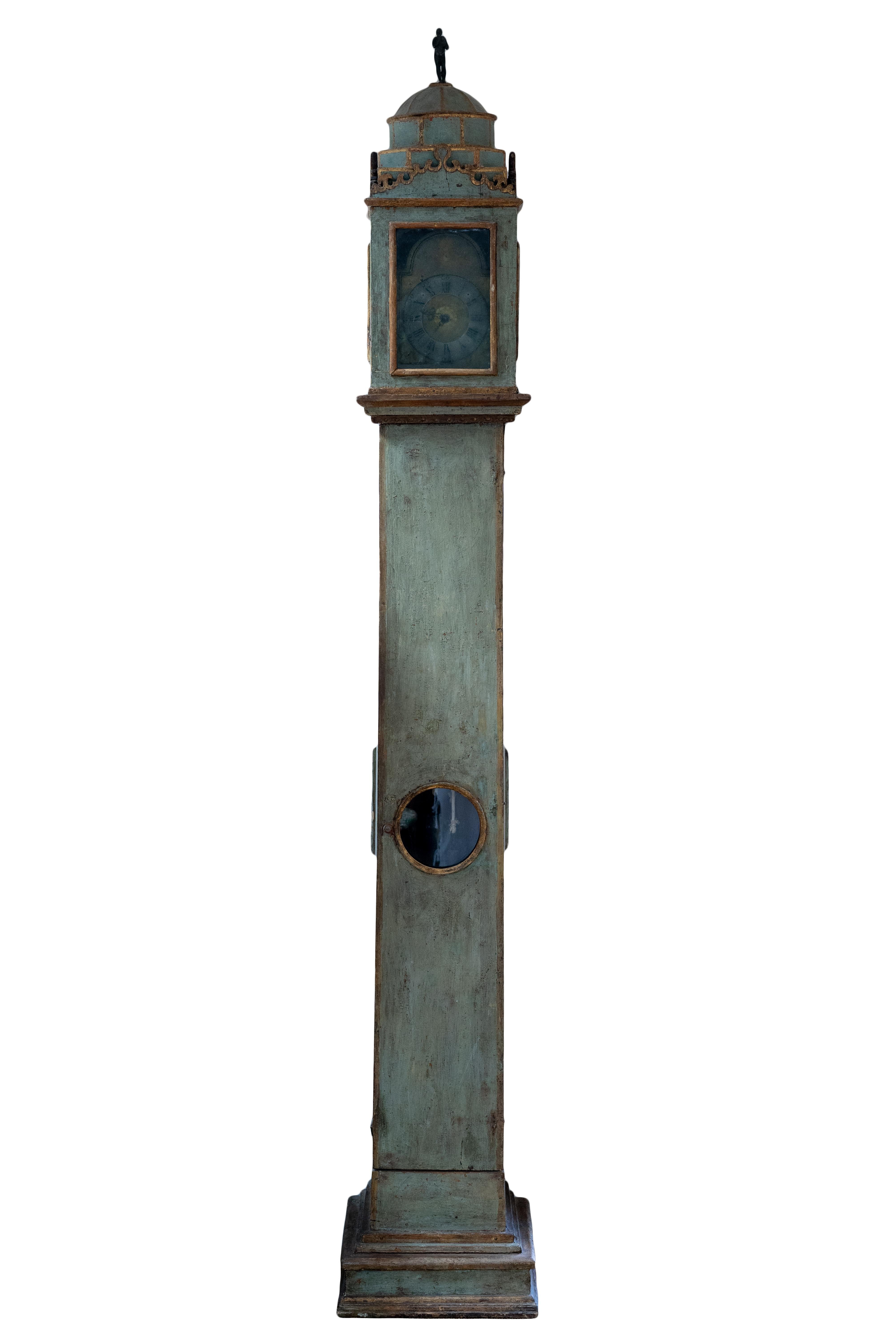 Early 19th Century Swedish Painted Continental Clock In Good Condition For Sale In New York, NY