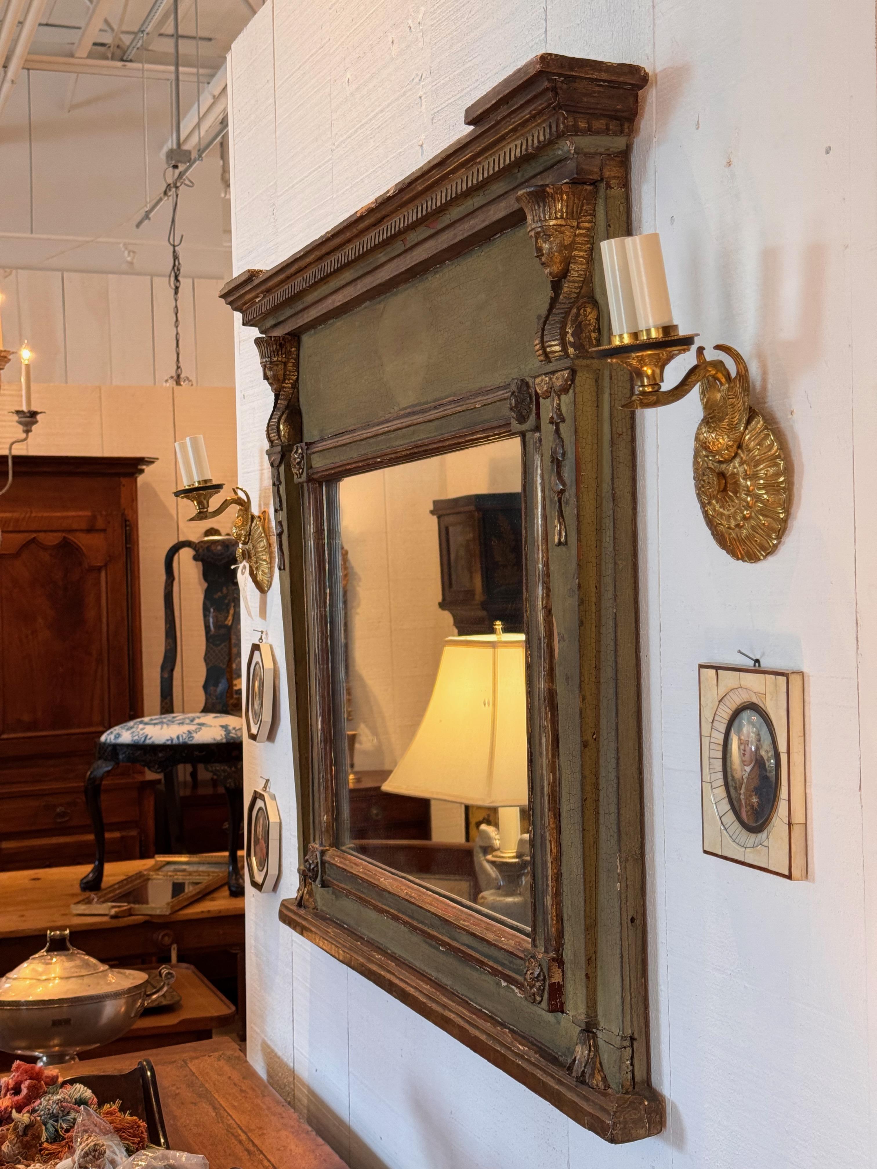 Début du 19e siècle, miroir peint de style Revive égyptien en vente 1