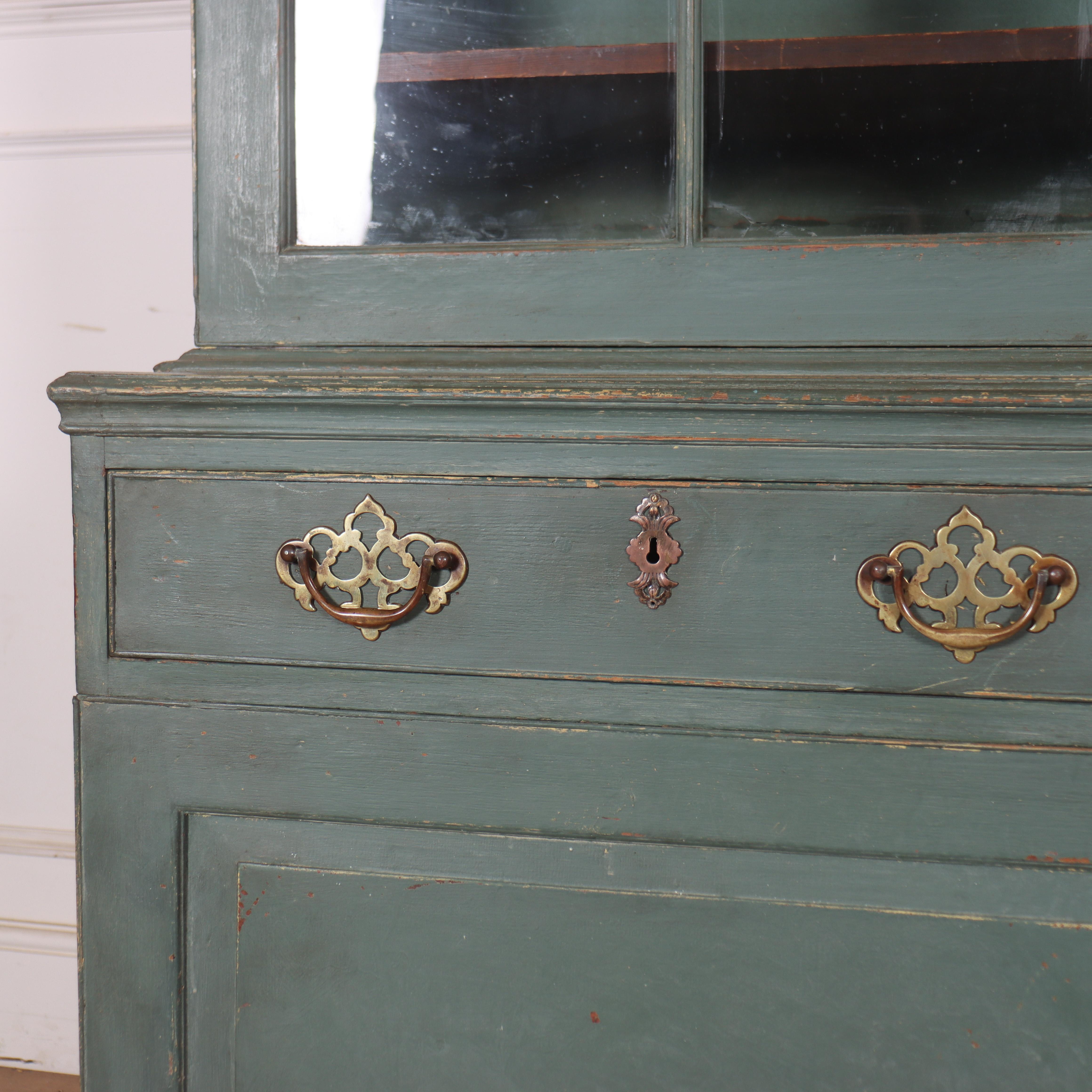 Early 19th century English painted and glazed oak kitchen cabinet/bookcase. 1820.

Upper shelf depth: 30cm (12-inches)


Code: 8819

Dimensions:
W: 50