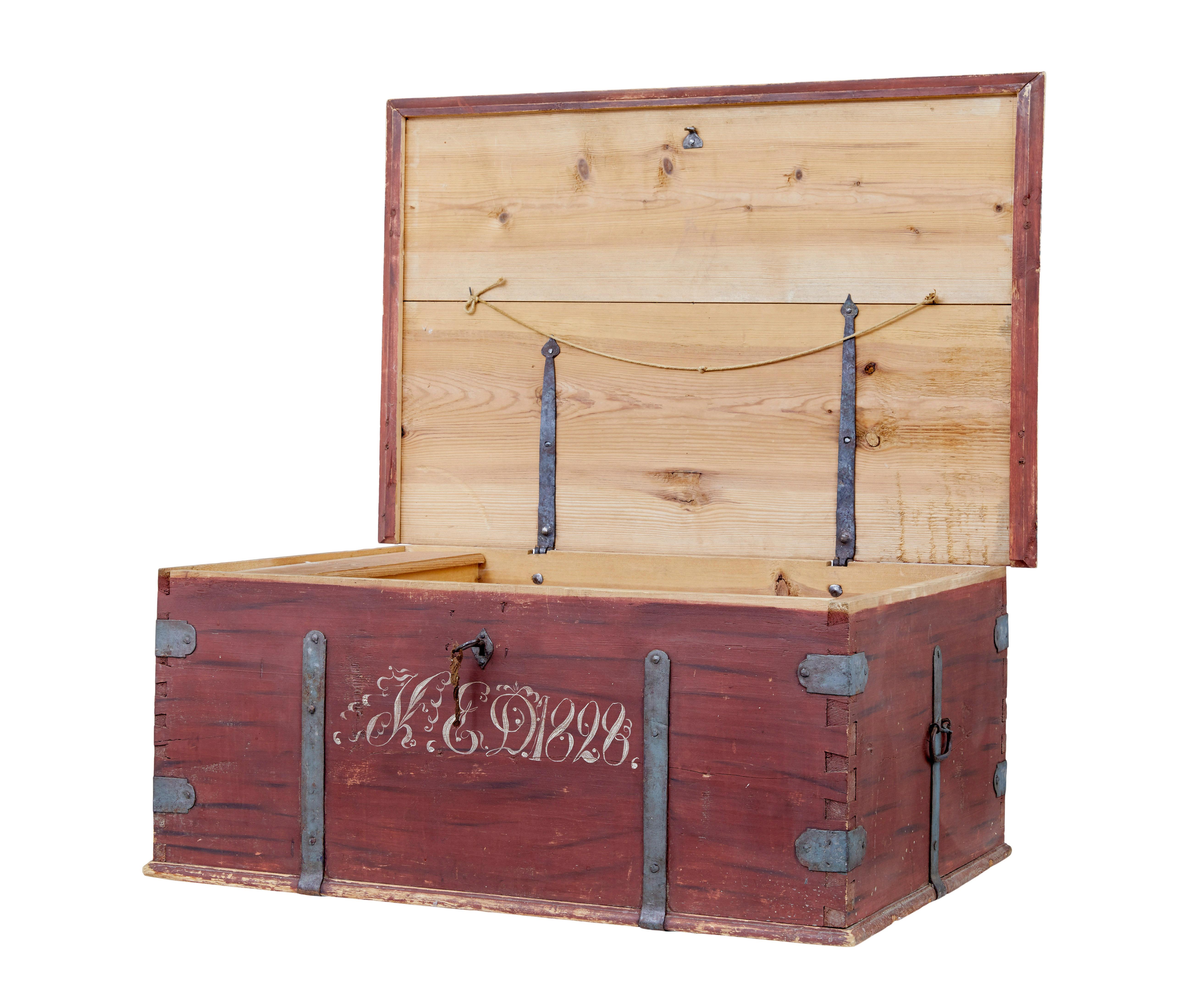 Early 19th century painted pine blanket box circa 1828.

Fine example of the traditional method of storage in sweden, utilising the plentiful pine and hand decorating.

Rectangular box with a flat lid, which makes it ideal to double up as a coffee