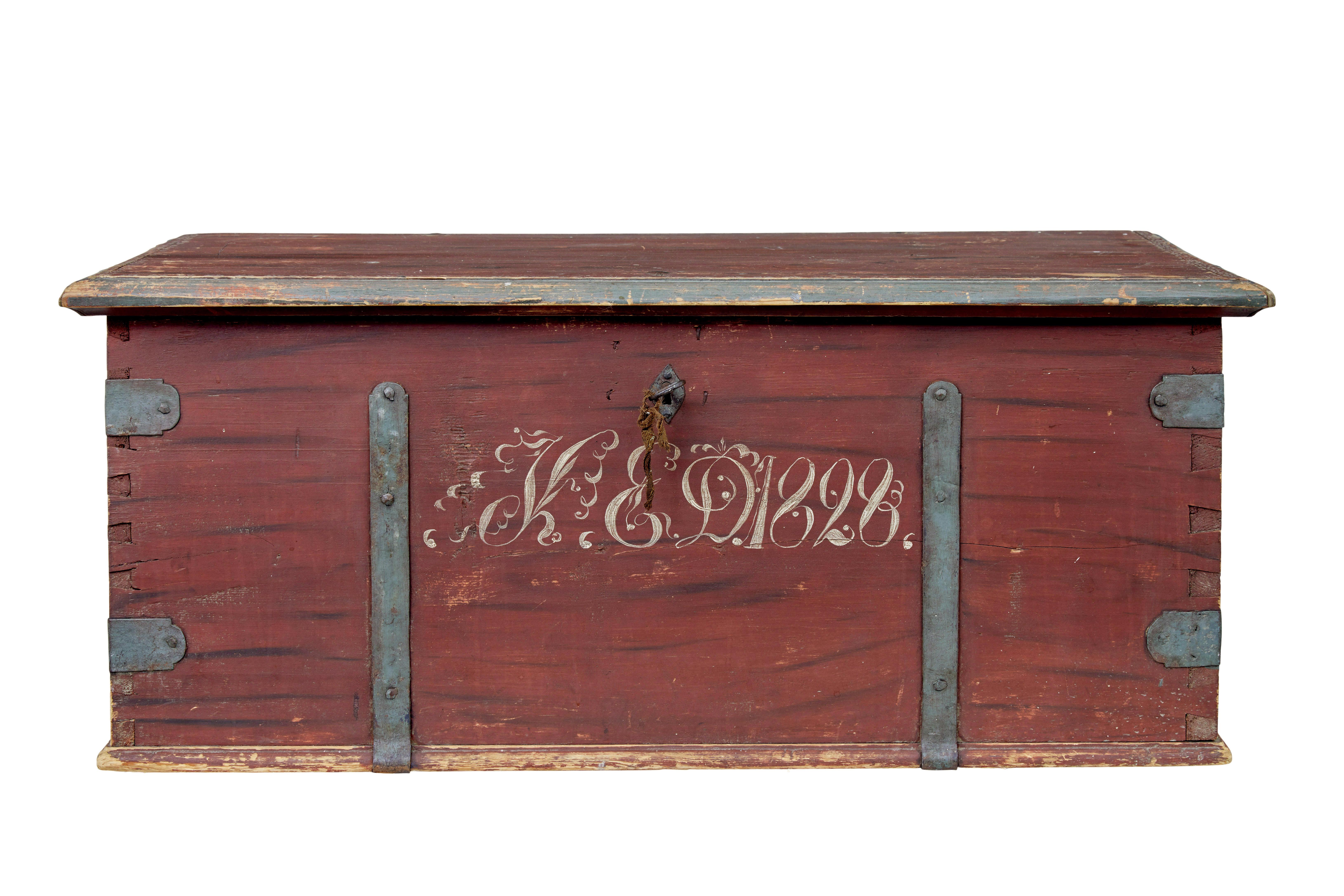 Rustic Early 19th Century painted pine blanket box For Sale