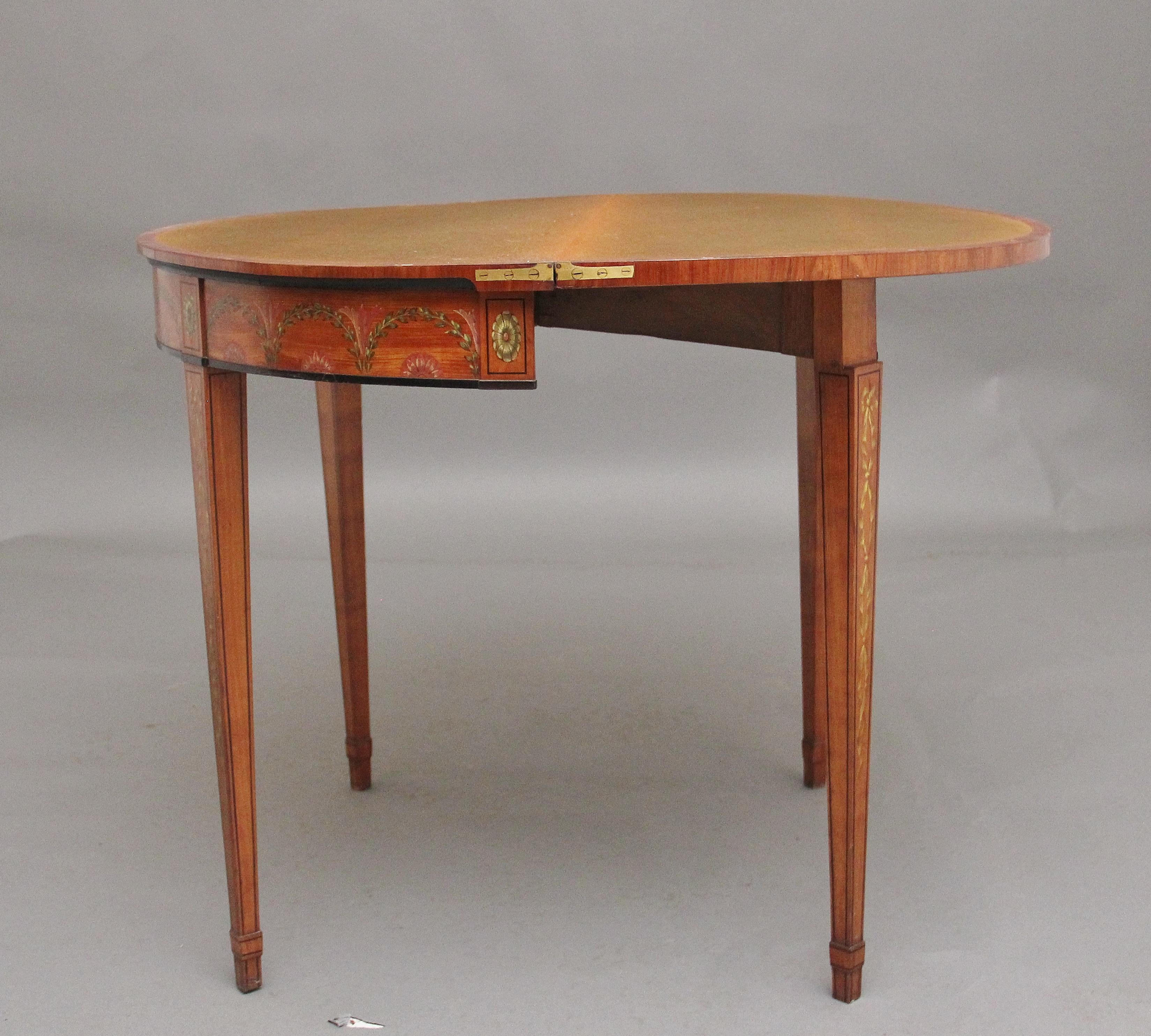 Mesa de cartas de madera satinada pintada de principios del siglo XIX en venta 3