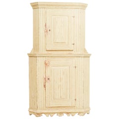 Early 19th Century Painted Swedish Gustavian Corner Cabinet