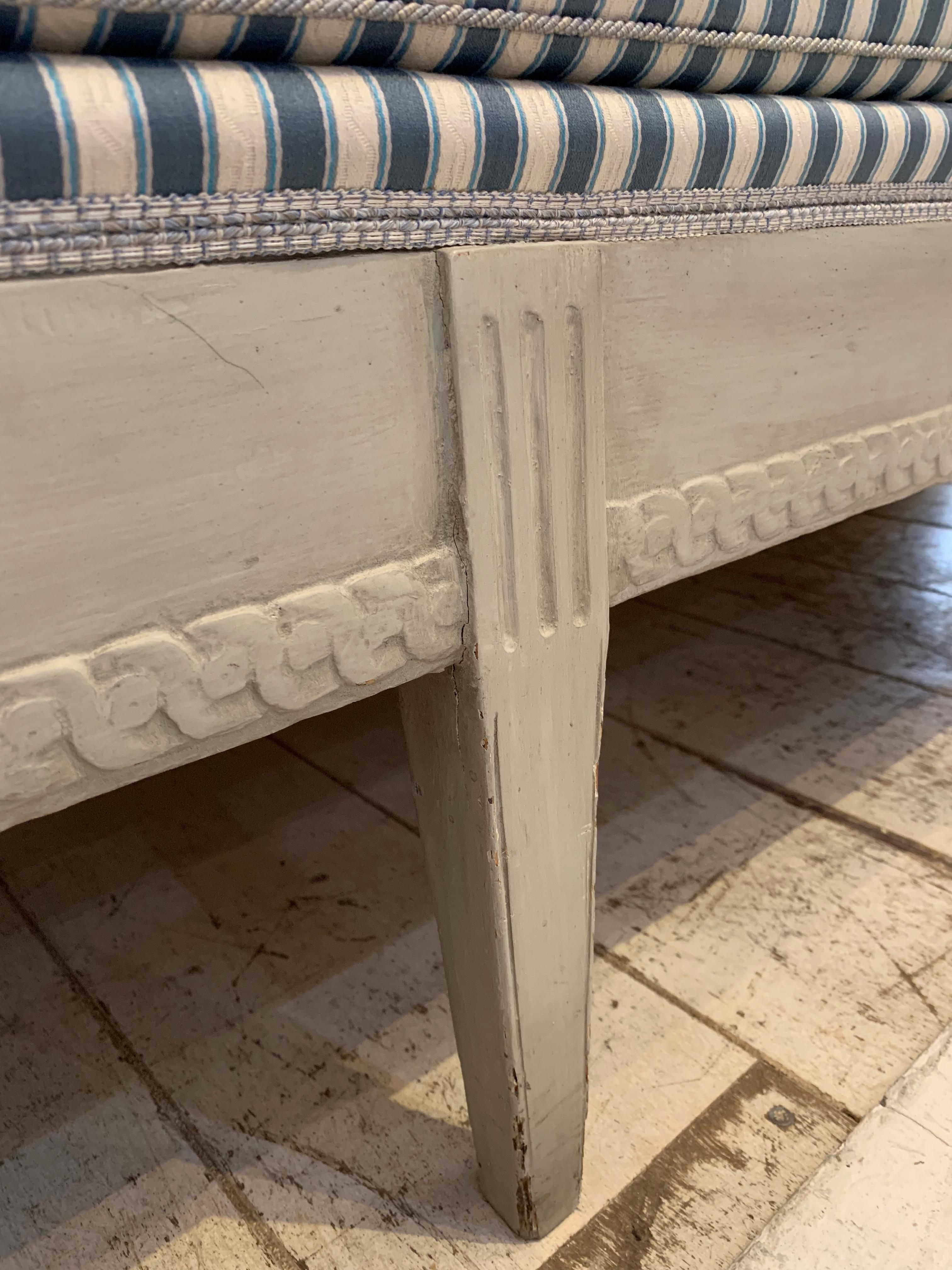 Early 19th century painted Swedish Gustavian sofa For Sale 5
