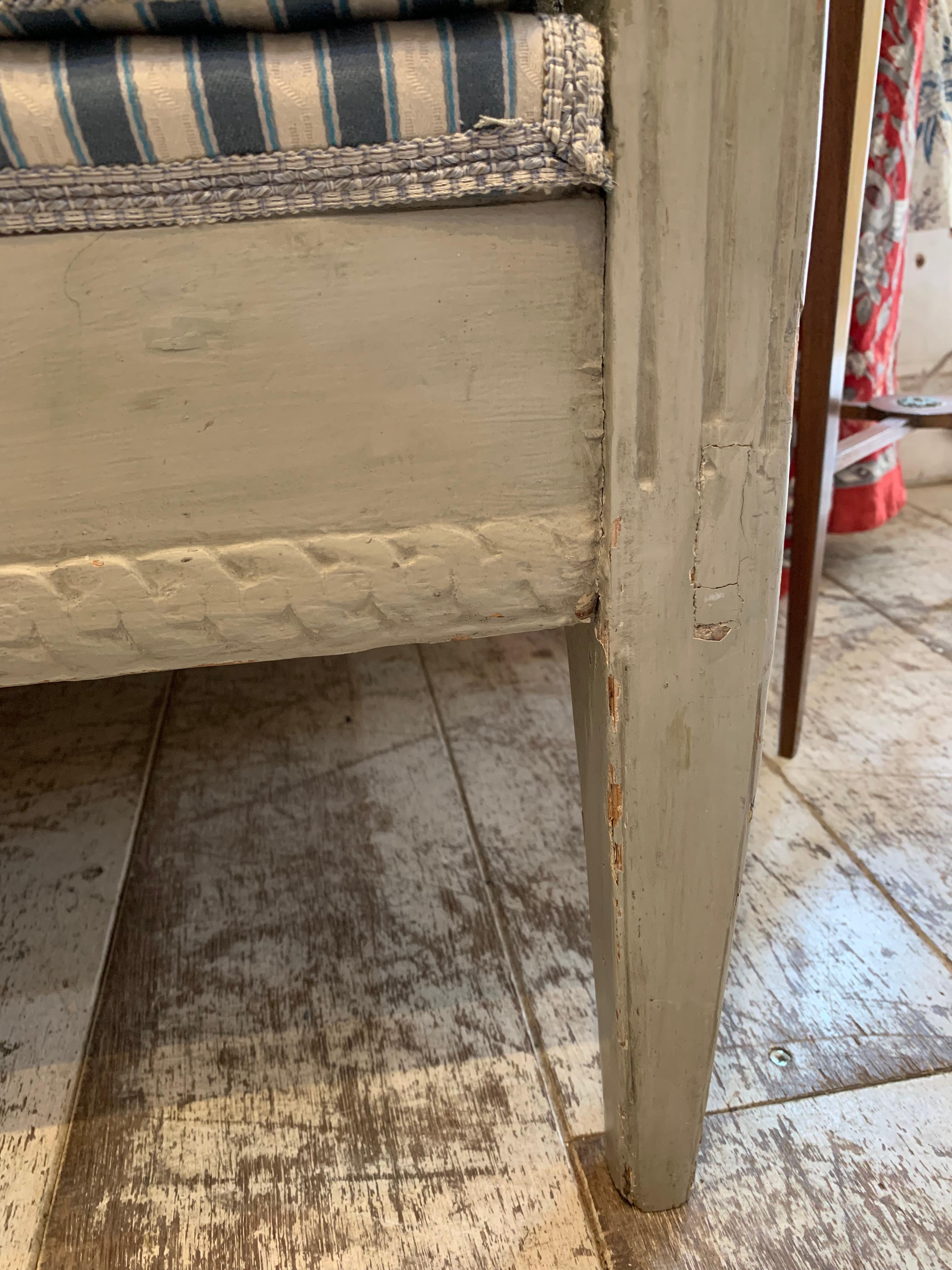 Early 19th century painted Swedish Gustavian sofa For Sale 7