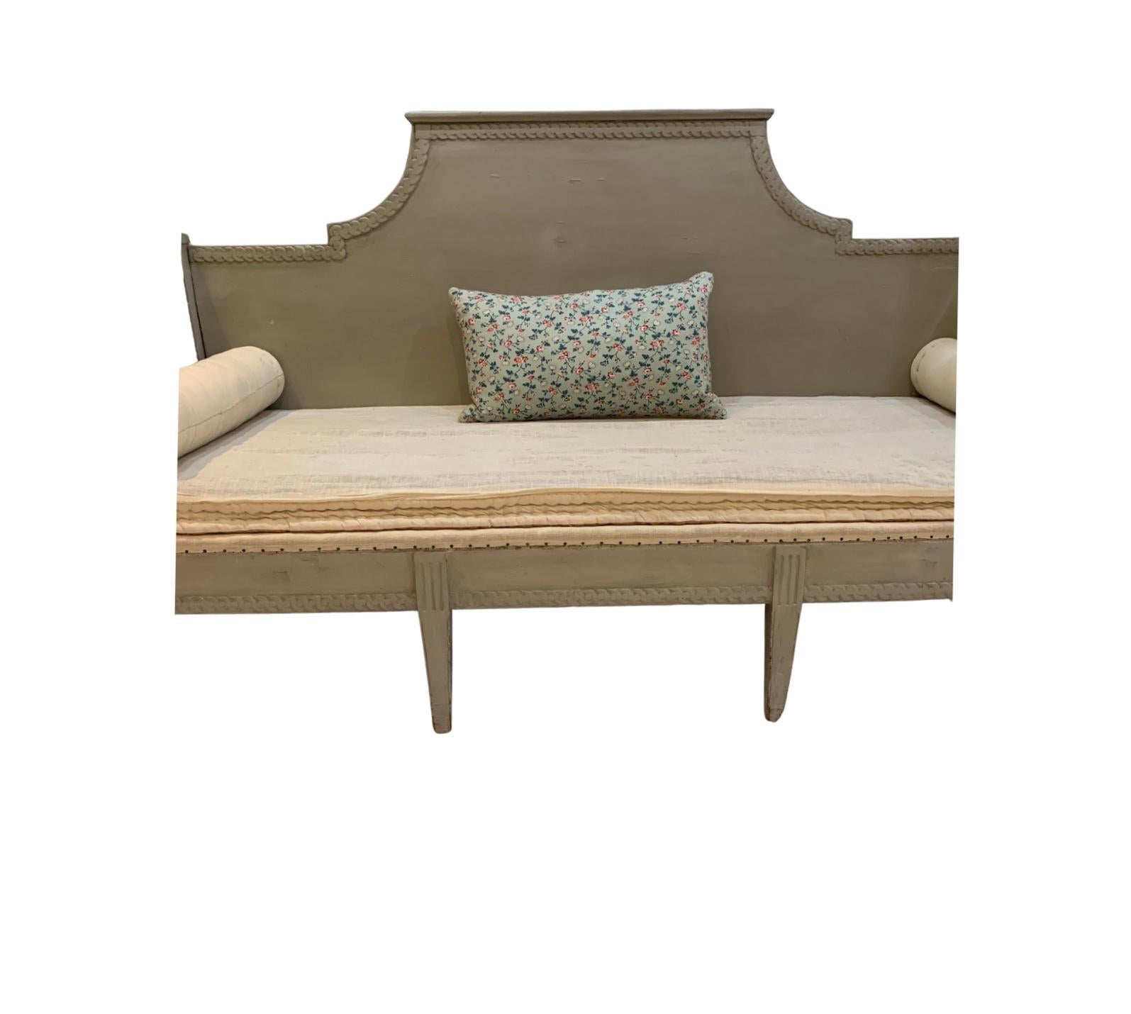 Peint Canapé suédois gustavien peint du début du 19e siècle en vente