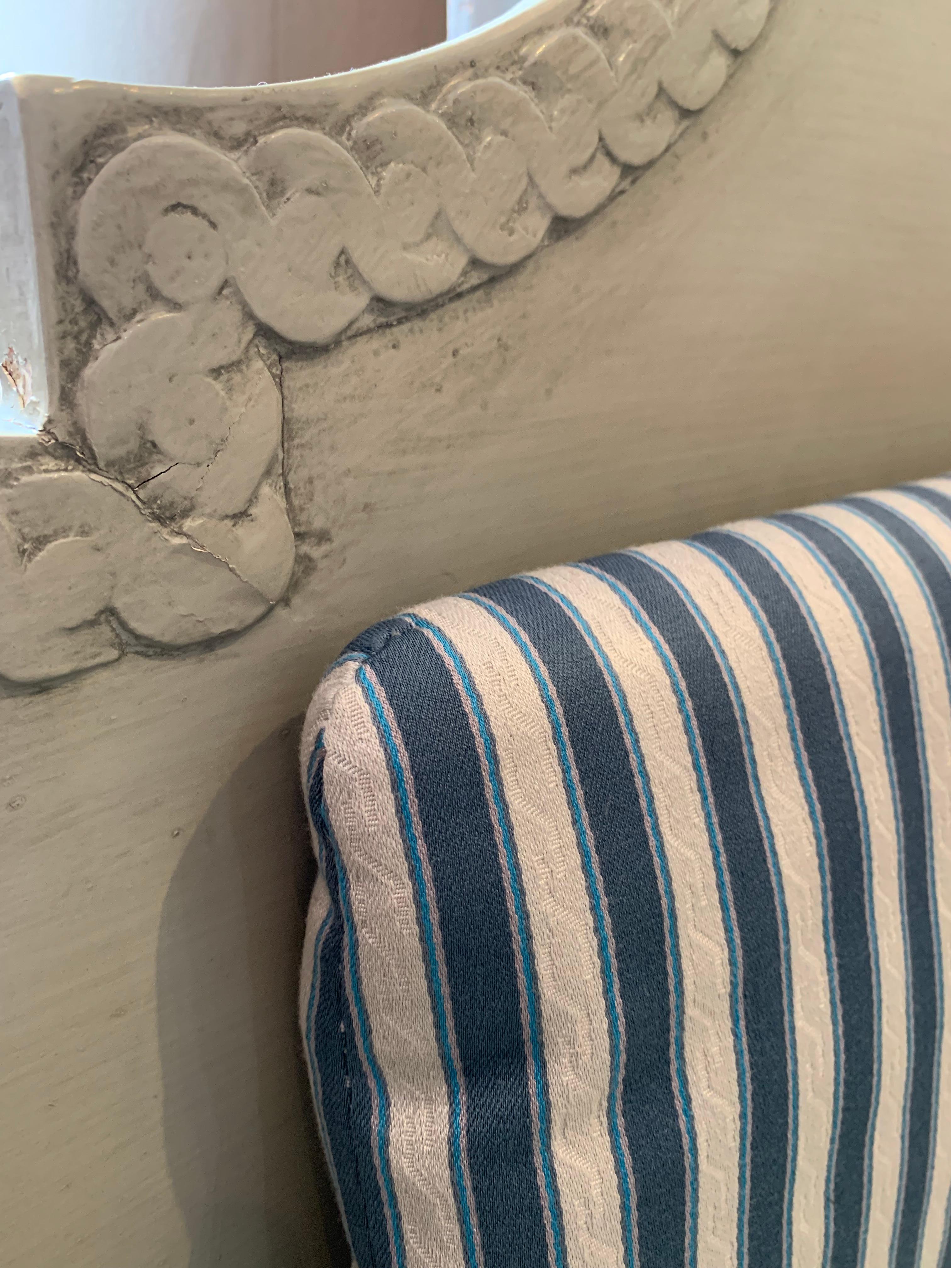 Early 19th century painted Swedish Gustavian sofa For Sale 2