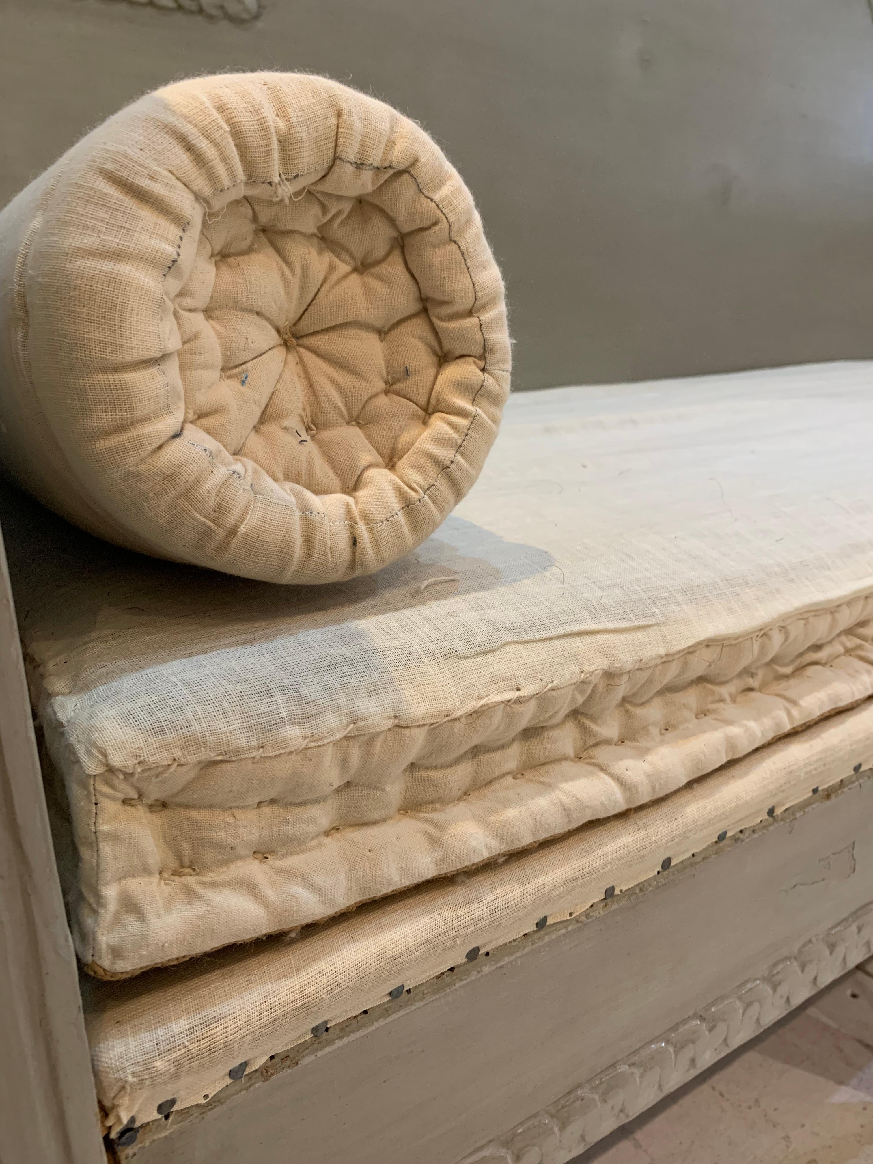 Chêne Canapé suédois gustavien peint du début du 19e siècle en vente