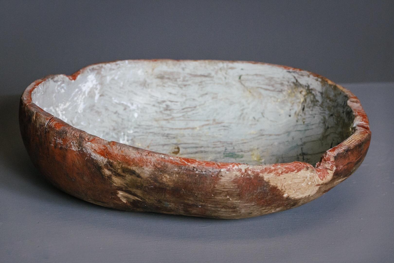 Early 19th Century Painted Swedish Root Bowl In Fair Condition In Pease pottage, West Sussex