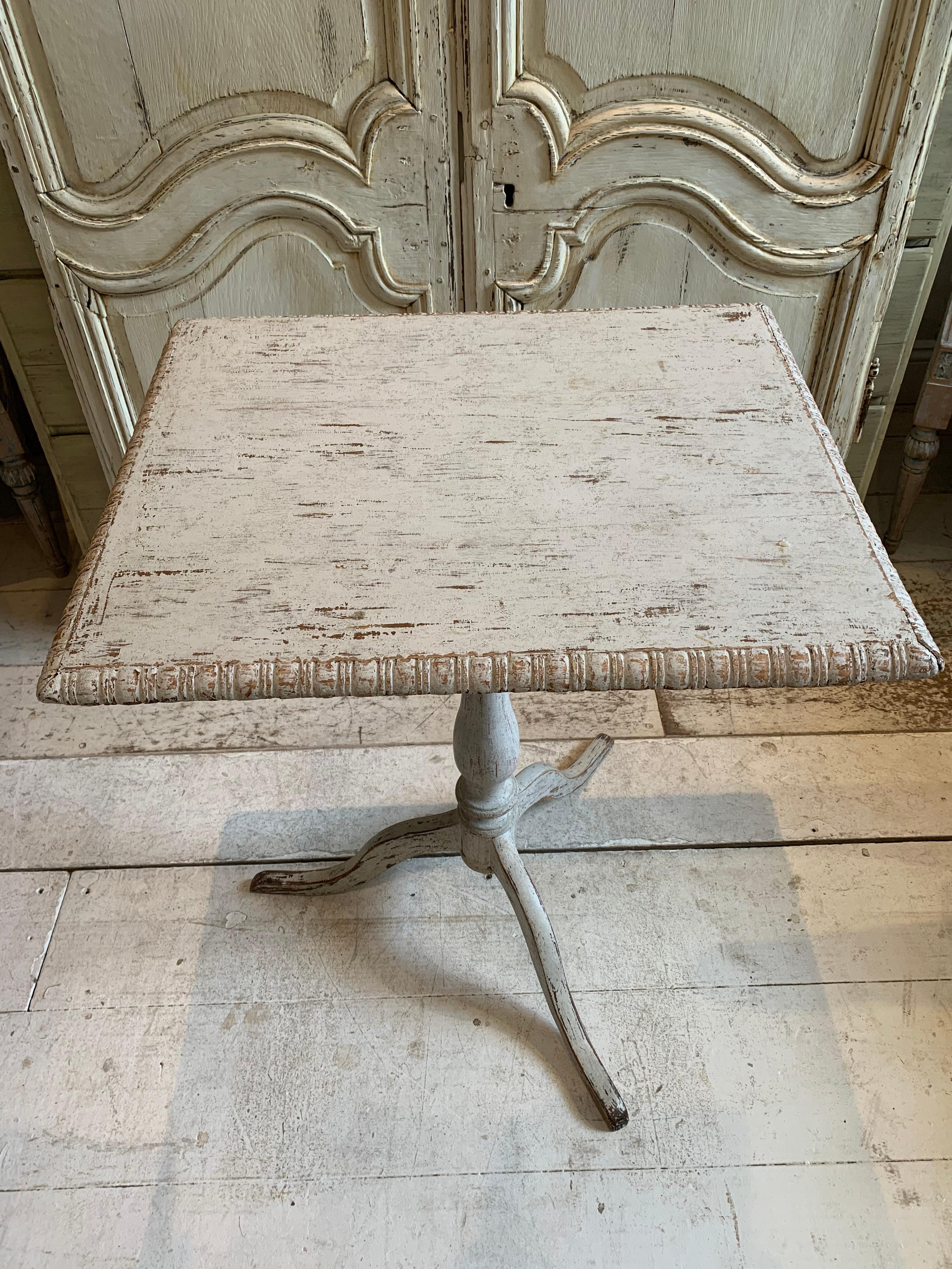 Gustavian Early  19th century painted Swedish tilt top table on tripod base For Sale