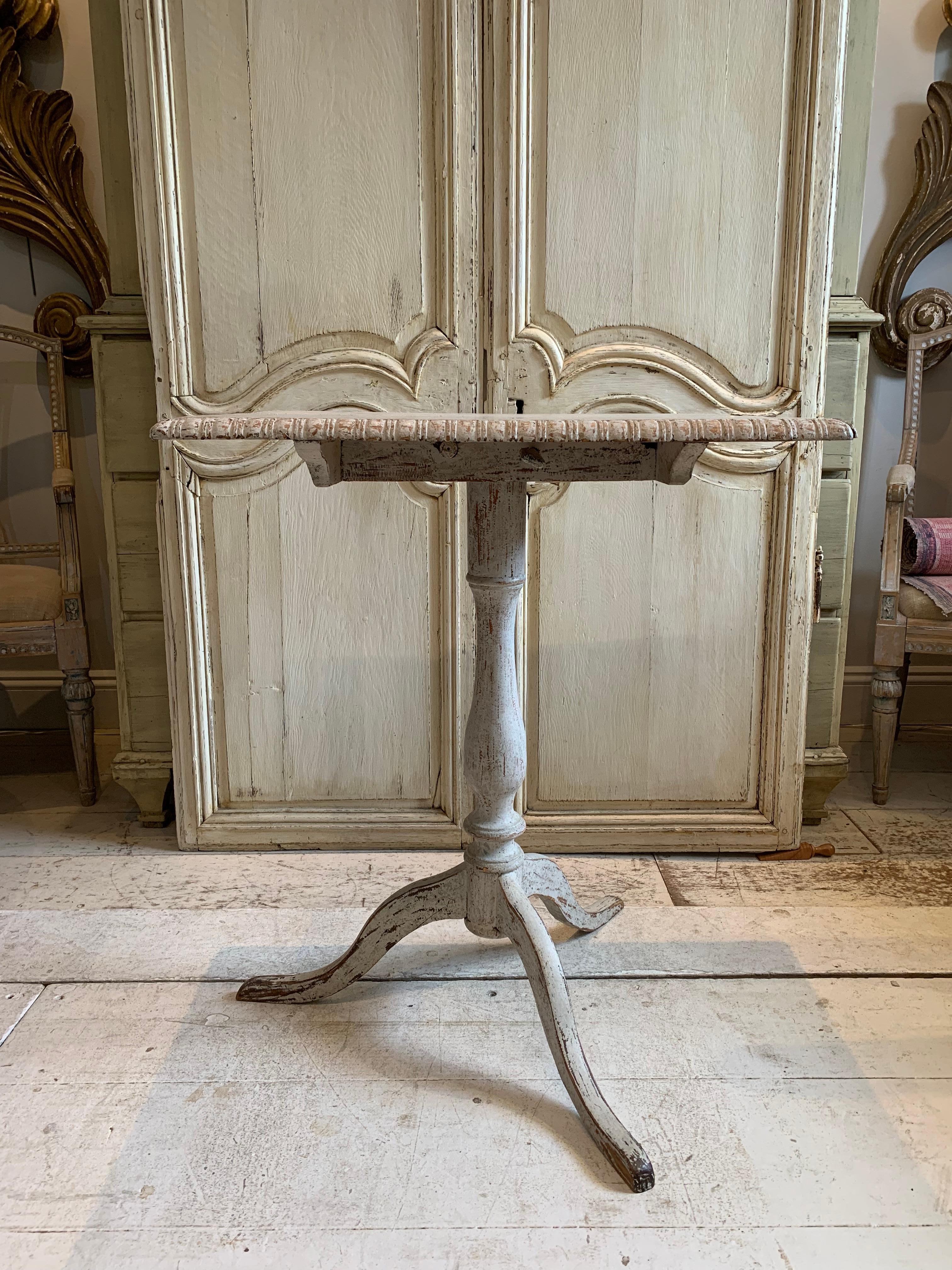 Painted Early  19th century painted Swedish tilt top table on tripod base For Sale