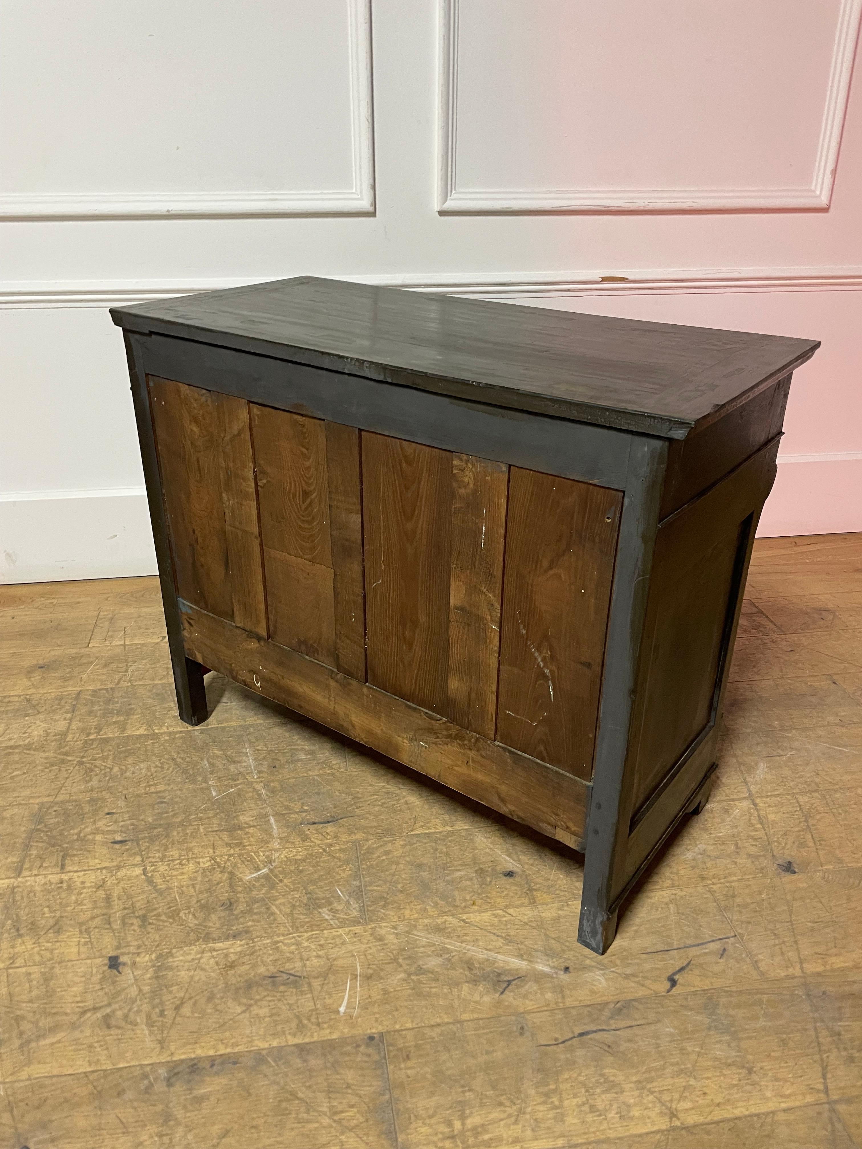 Early 19th century painted walnut French commode / chest of drawers  For Sale 2