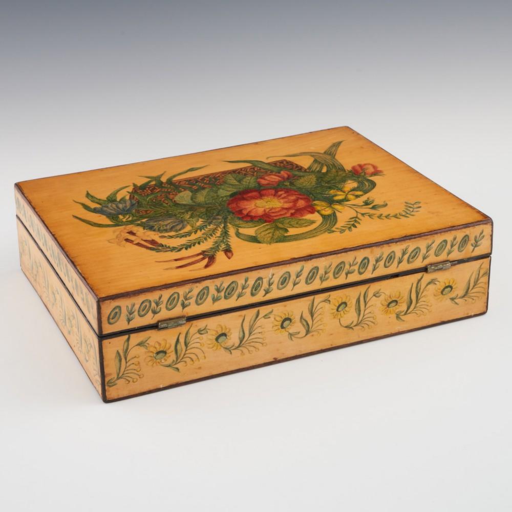 Bemalter Kasten aus Weißholz um 1815 (Regency) im Angebot