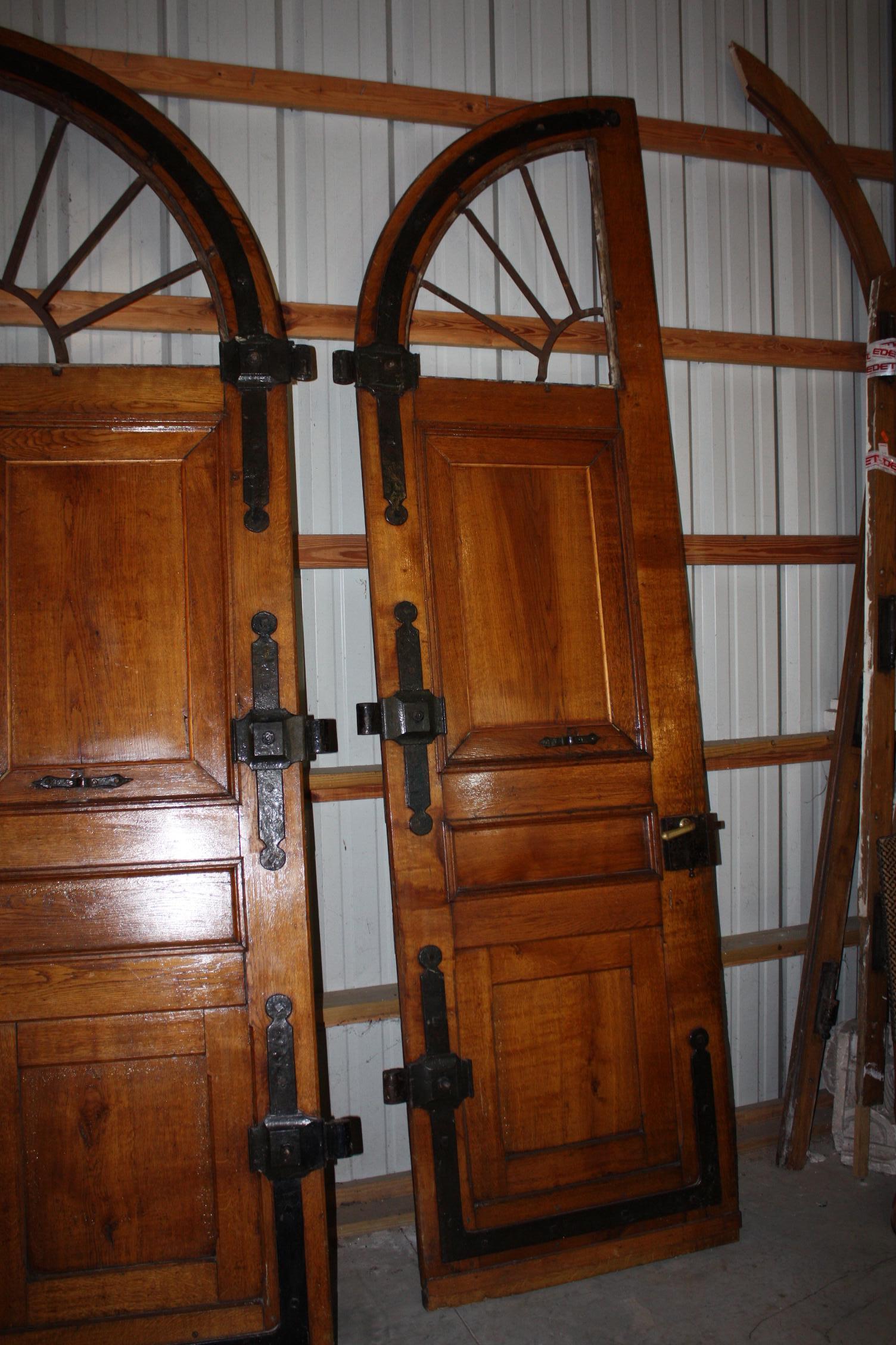Early 19th Century Pair of French Exterior Doors For Sale 4